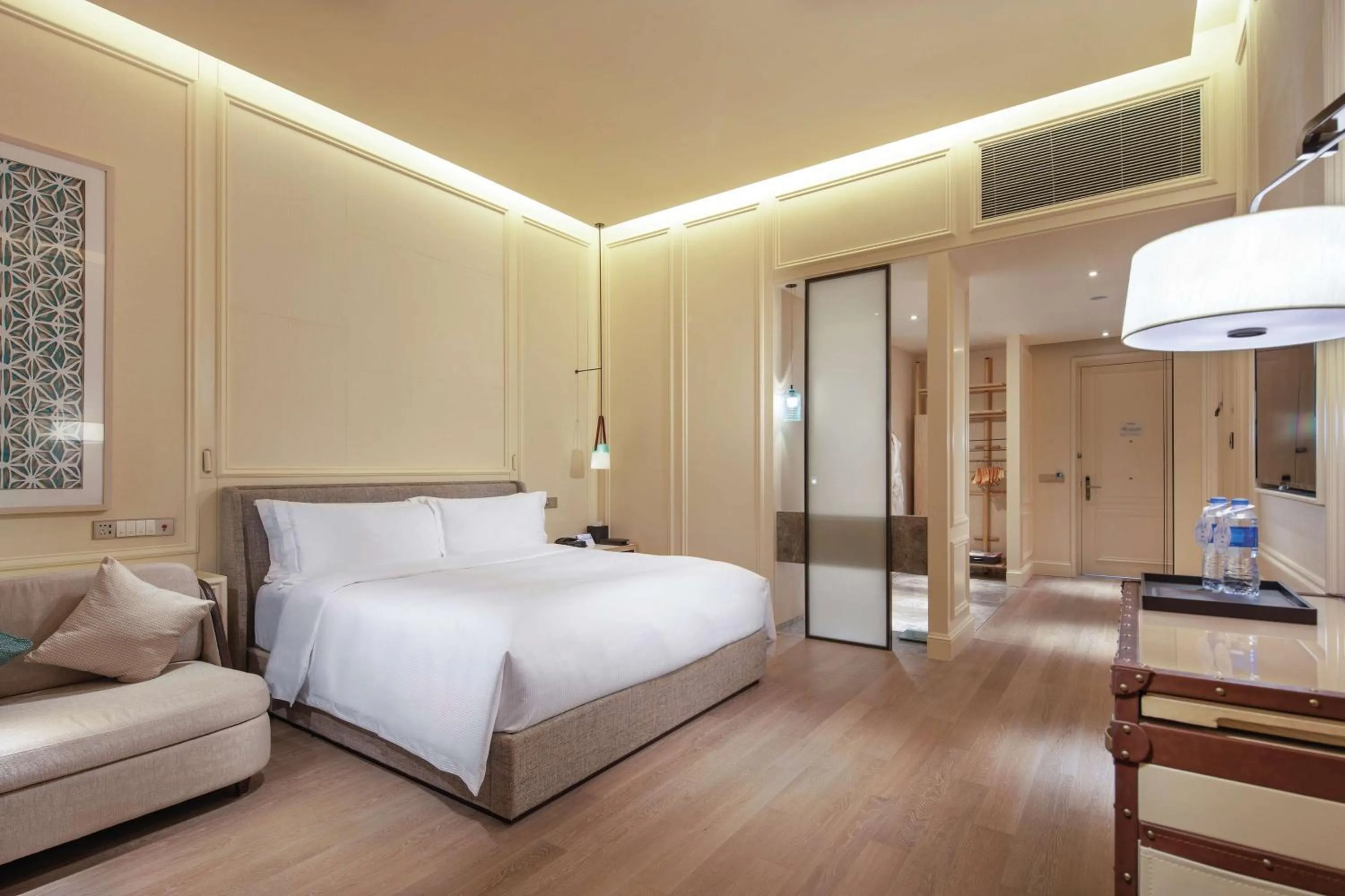 Living room, Bed in Hilton Dalian Golden Pebble Beach Resort