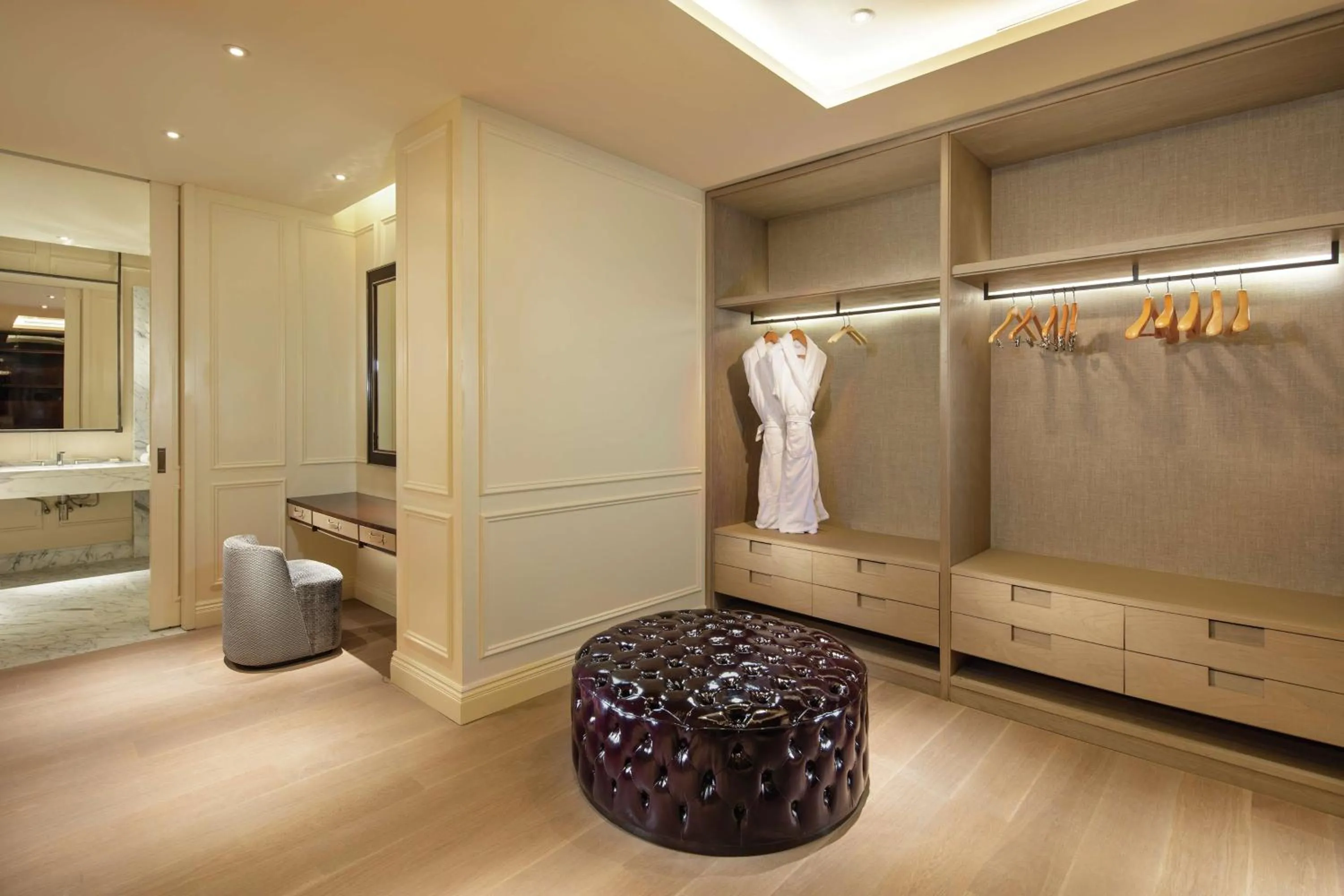 Living room in Hilton Dalian Golden Pebble Beach Resort