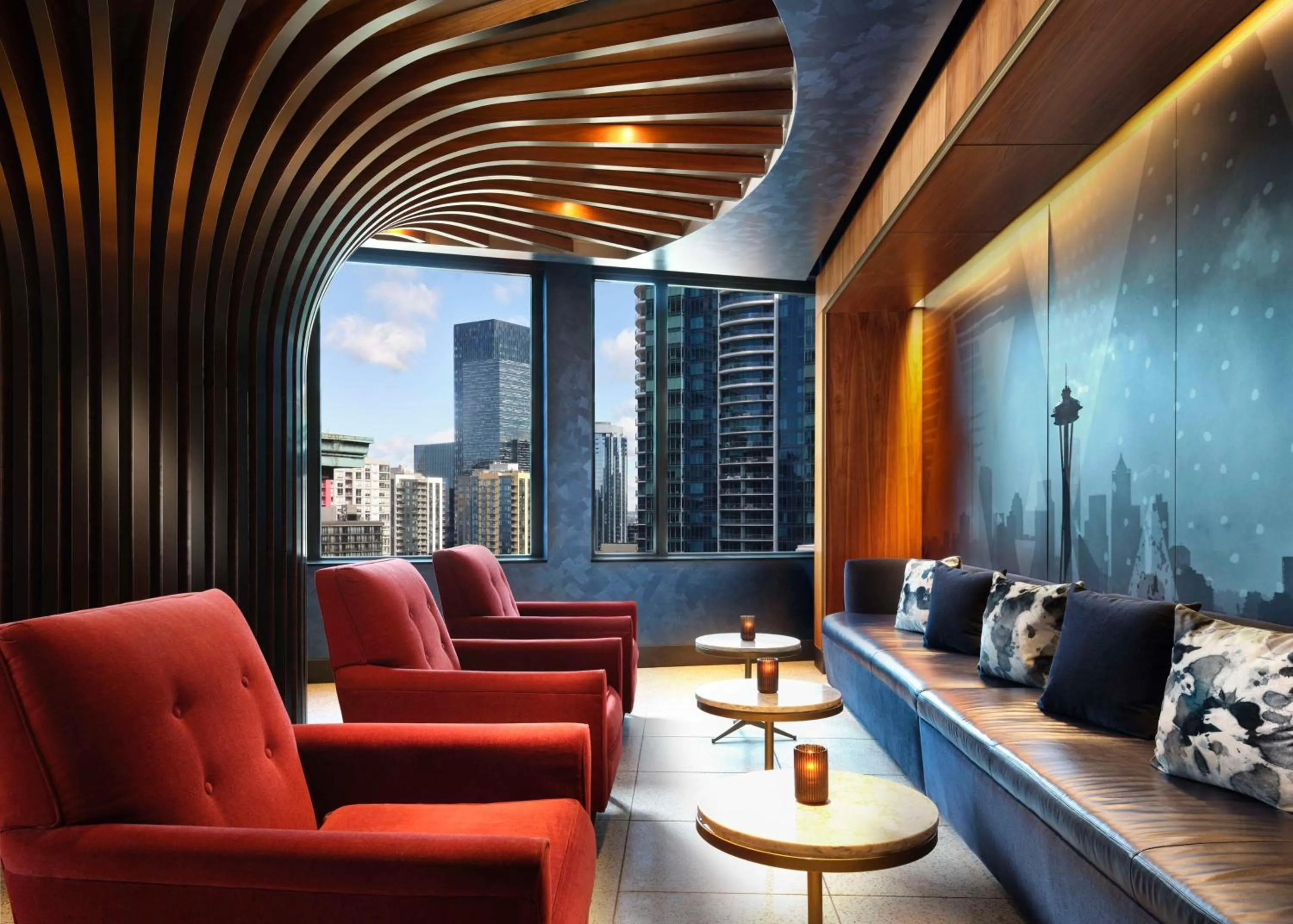 Lounge or bar in The Charter Hotel Seattle, Curio Collection By Hilton