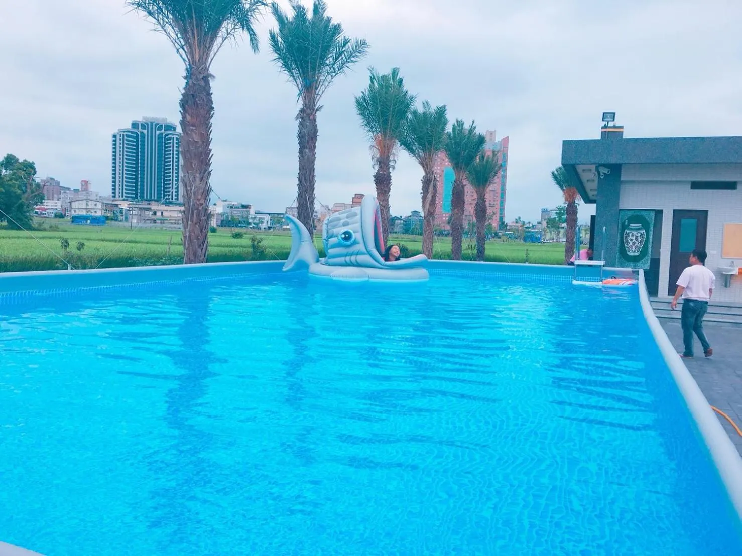 Swimming pool in Urban Oasis Inn