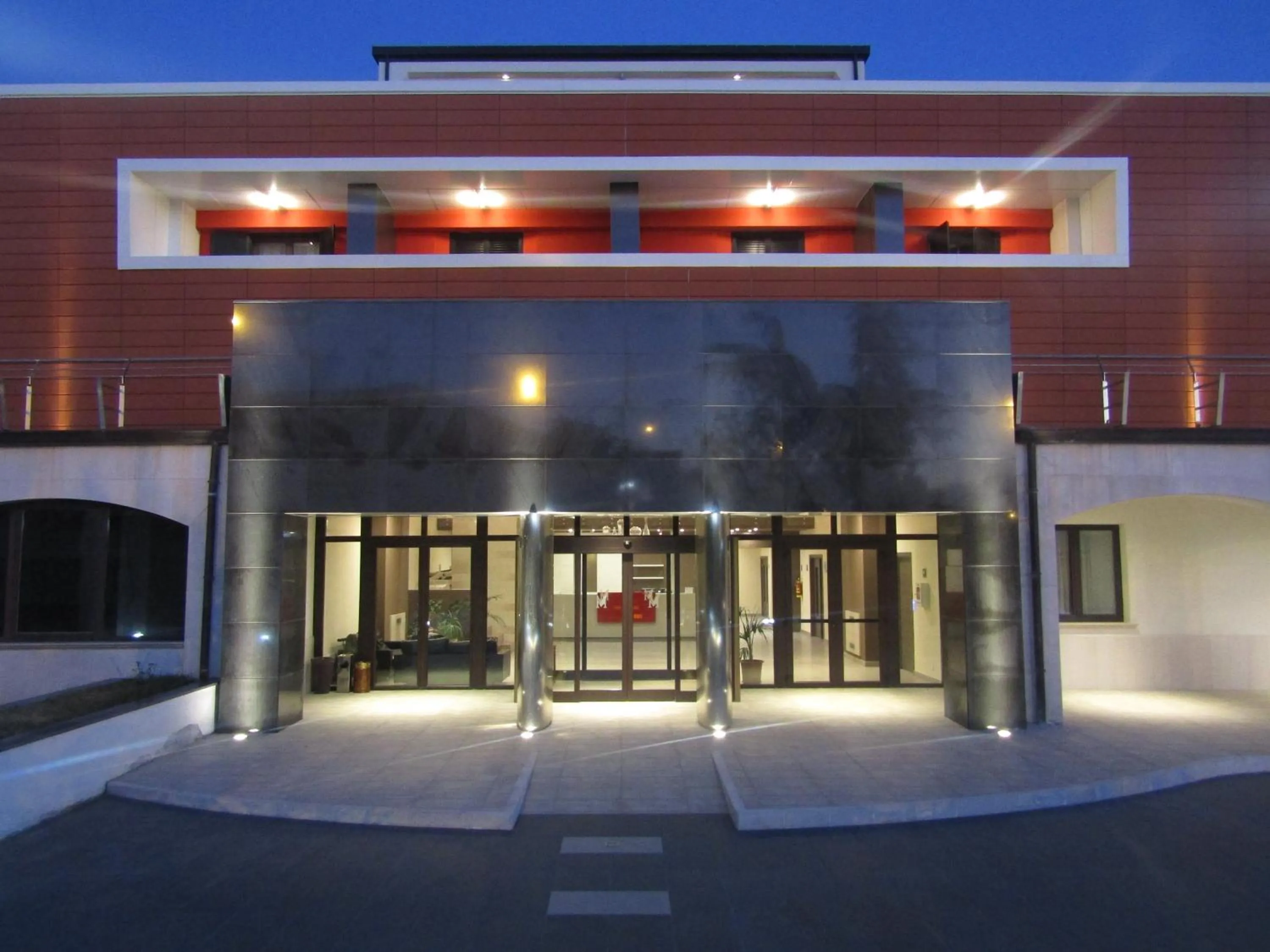 Facade/entrance in Bhotel