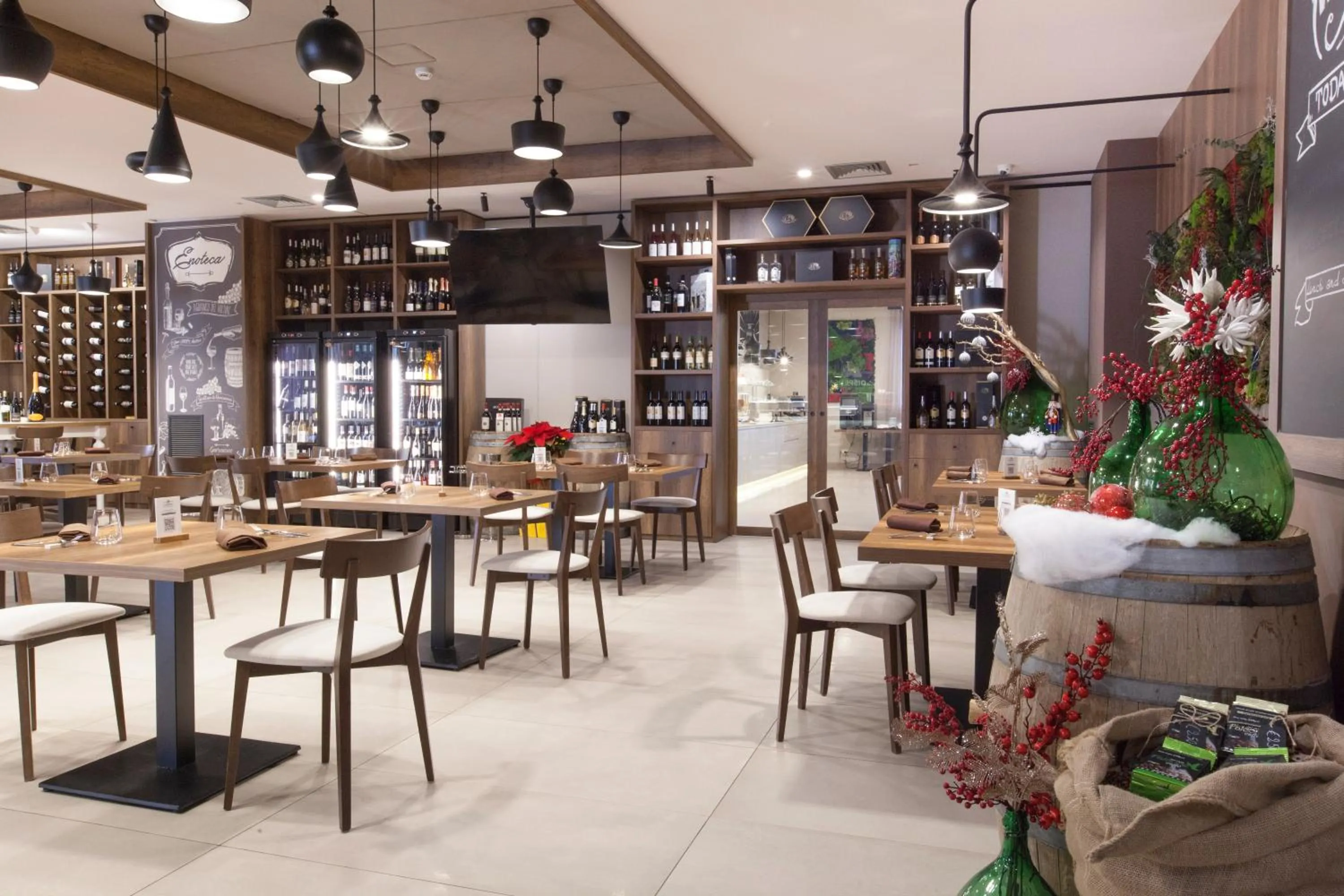 Restaurant/places to eat in Bhotel