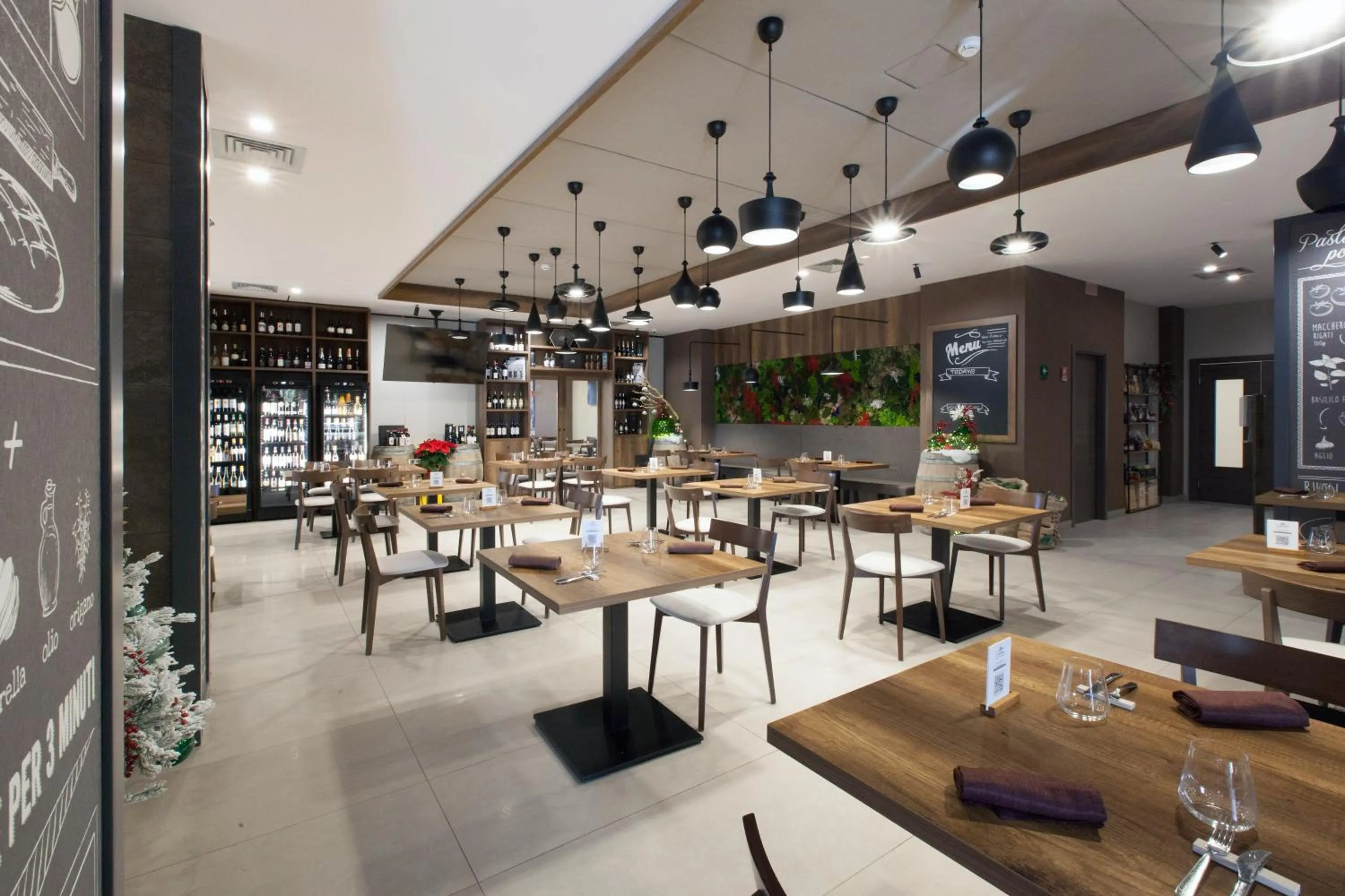 Restaurant/places to eat in Bhotel