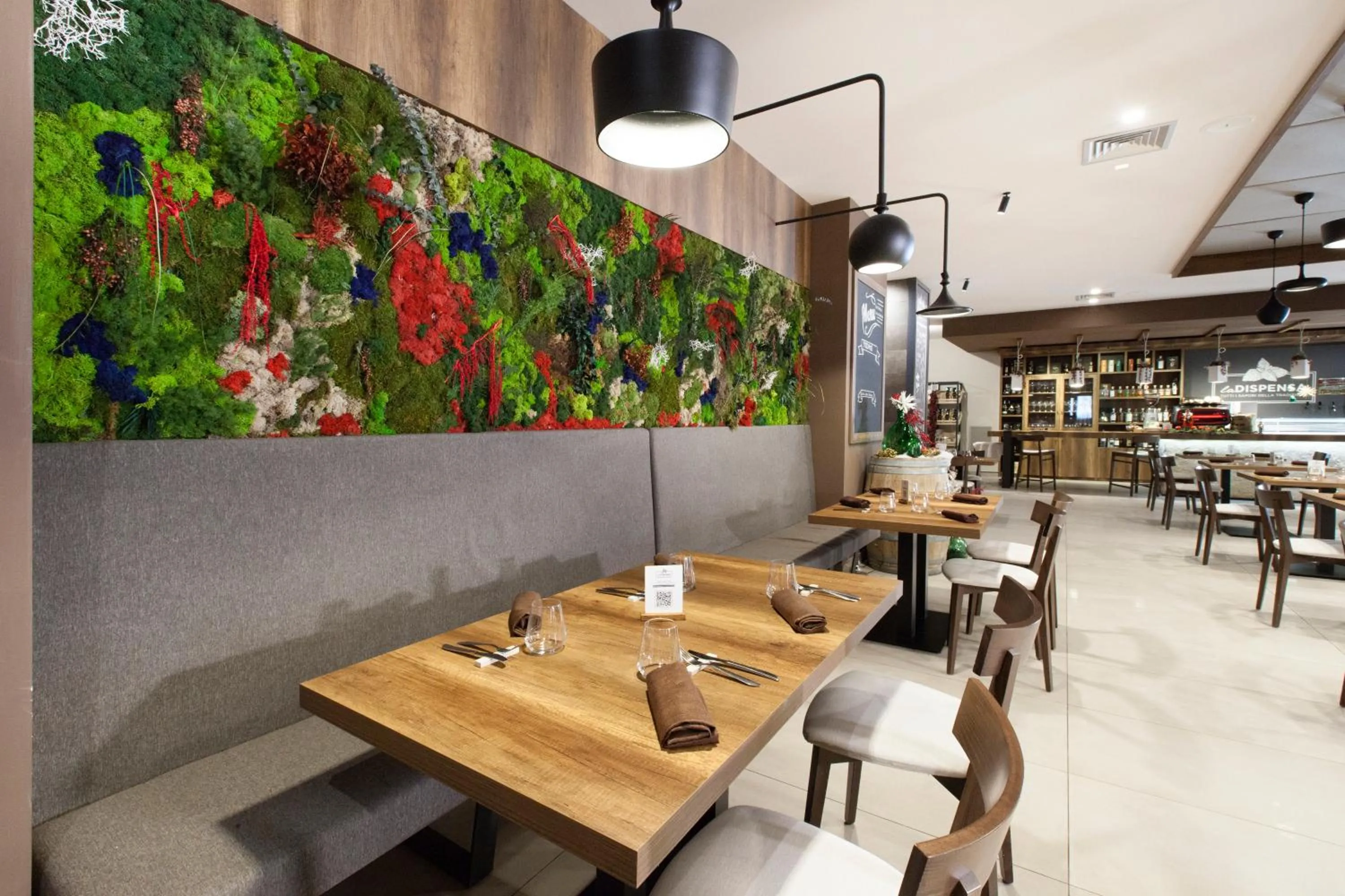 Restaurant/places to eat in Bhotel