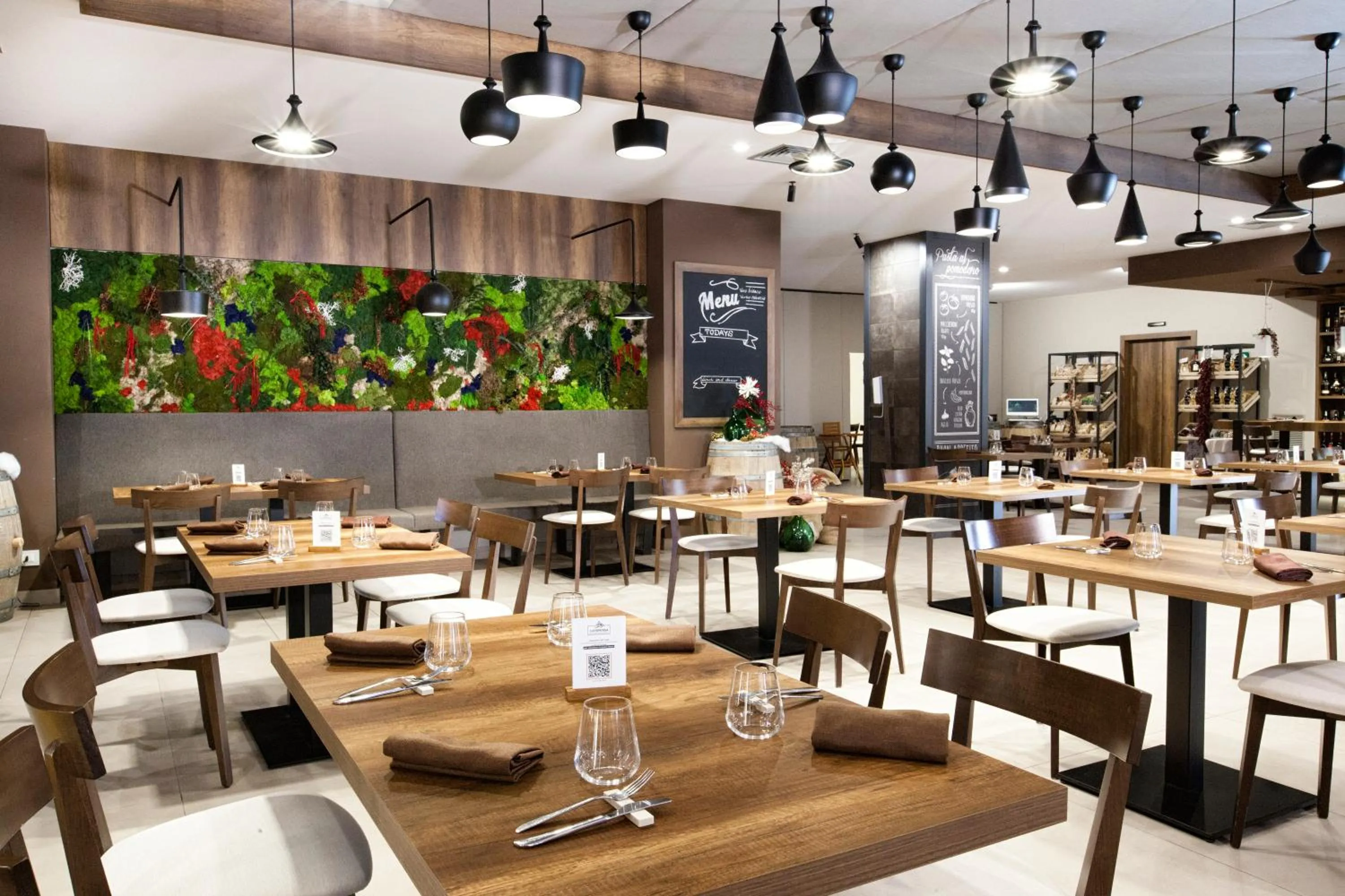 Restaurant/places to eat in Bhotel