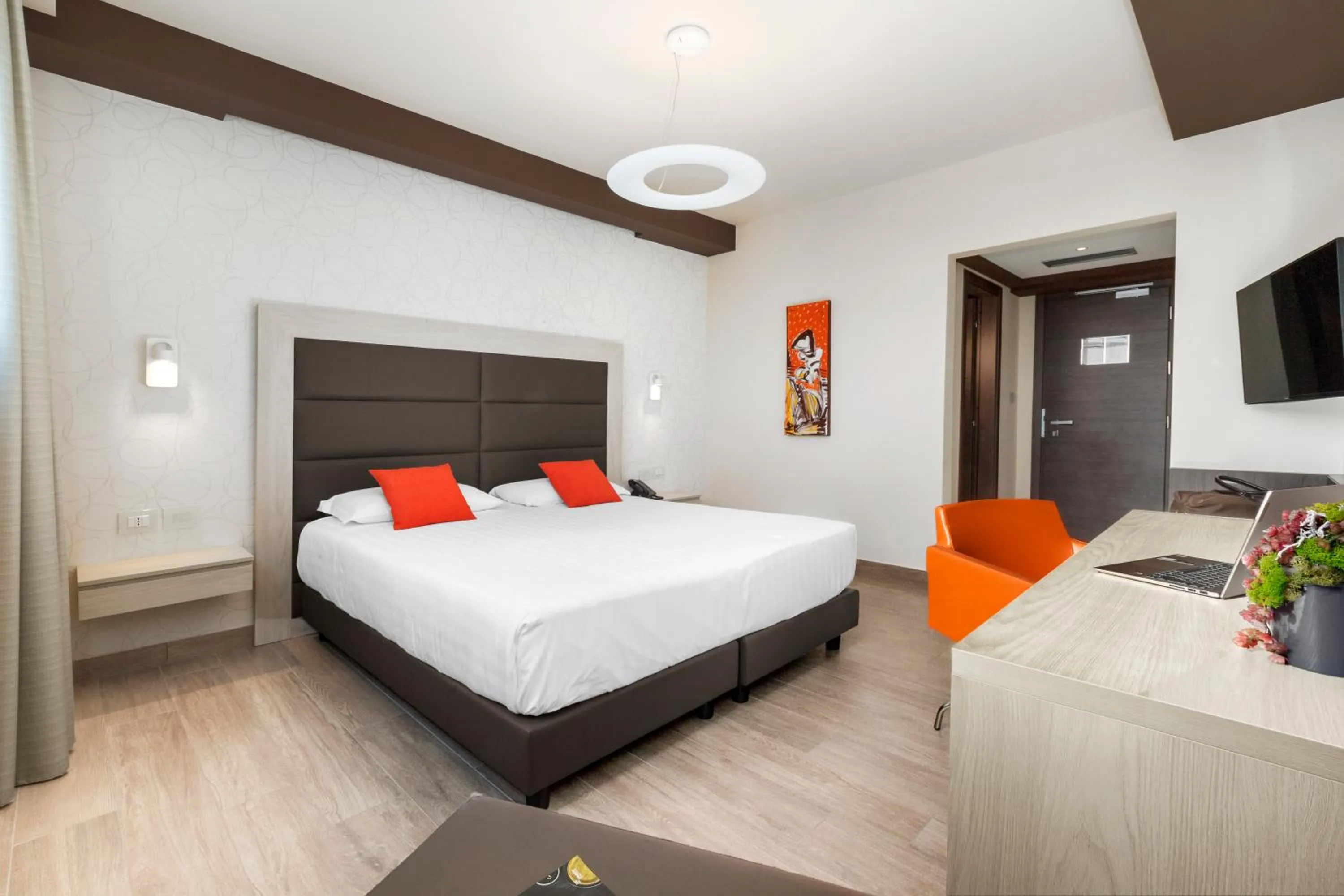 Photo of the whole room, Bed in Bhotel