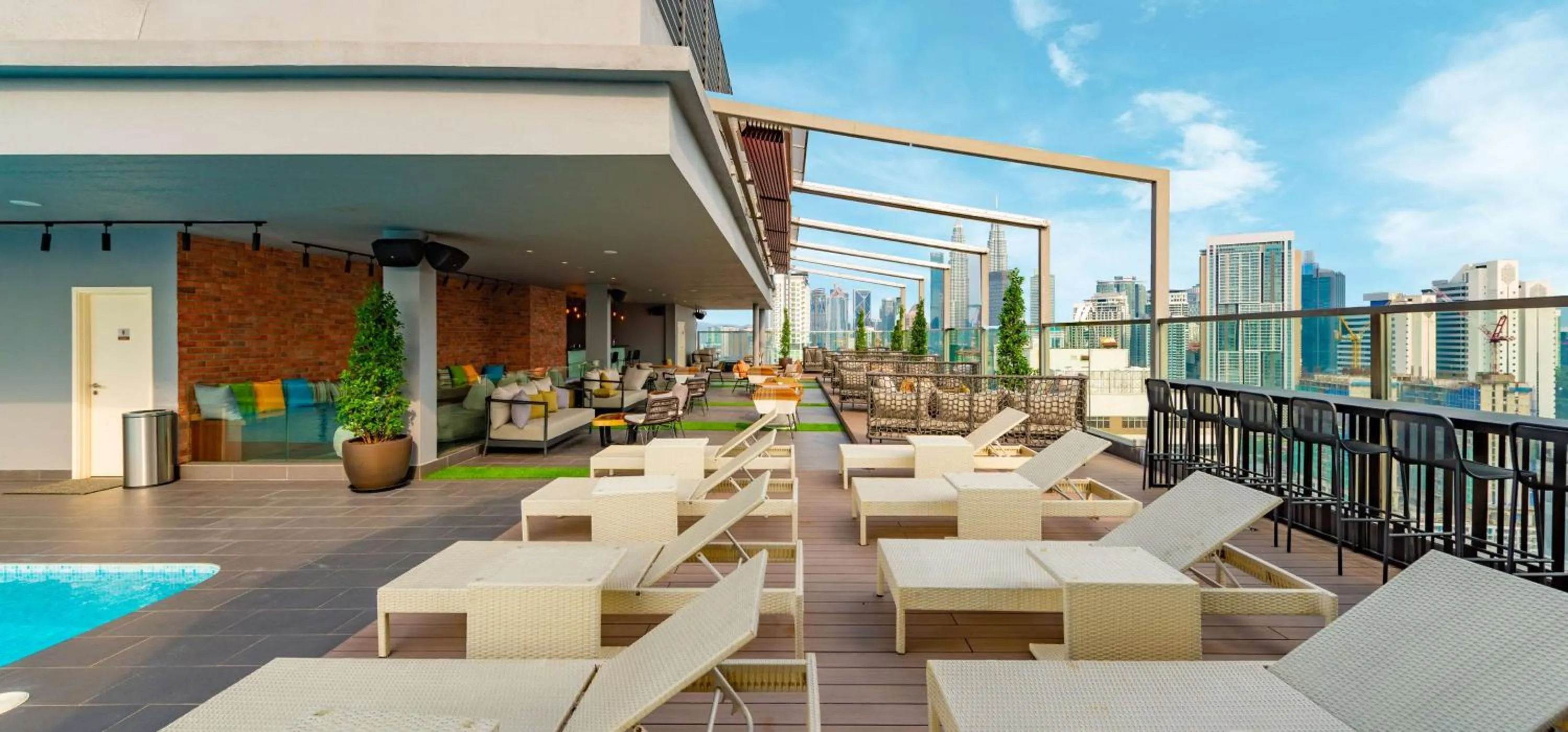 Lounge or bar in Hilton Garden Inn Kuala Lumpur - South