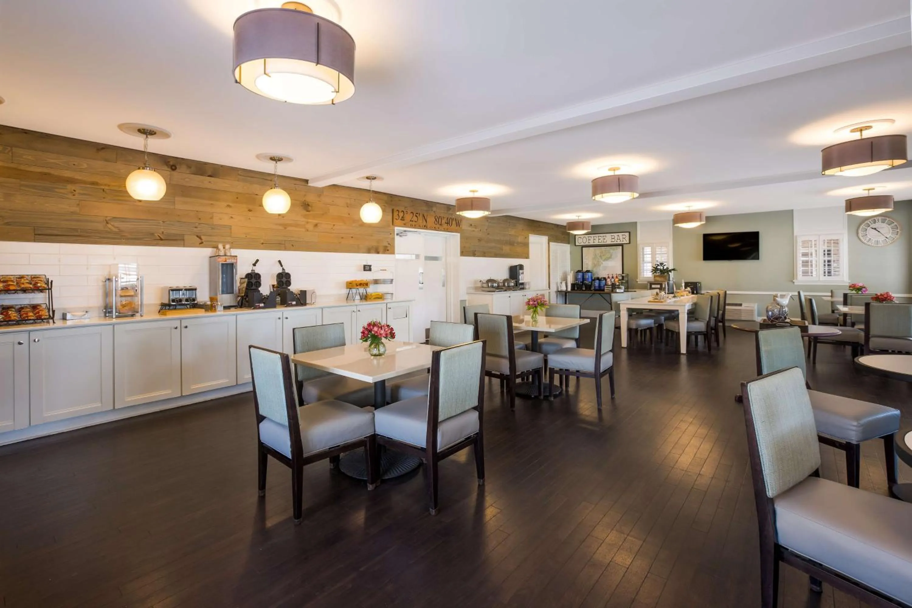 Breakfast in Best Western Sea Island Inn