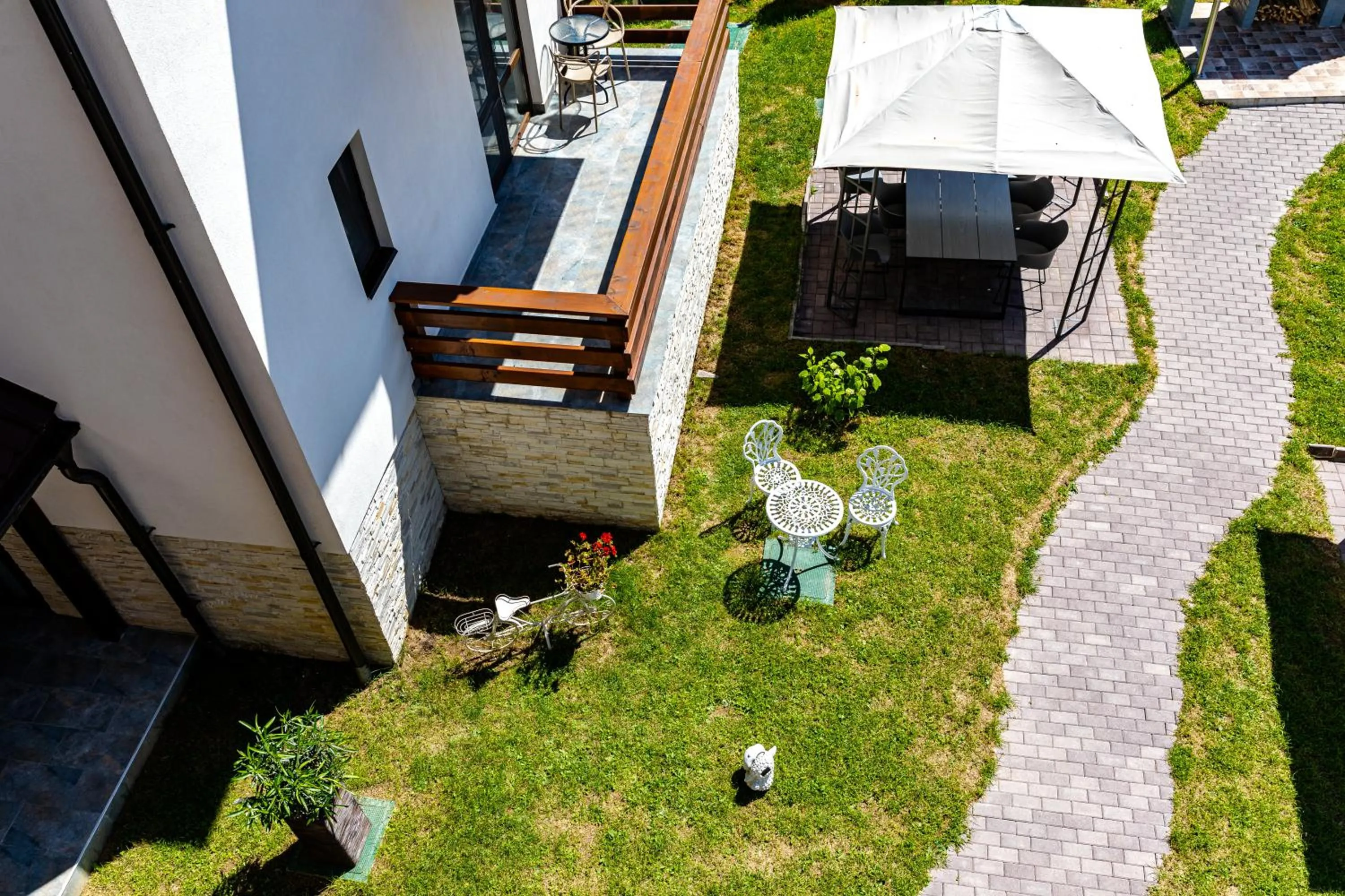 Garden in Yael Luxury Apartments 2