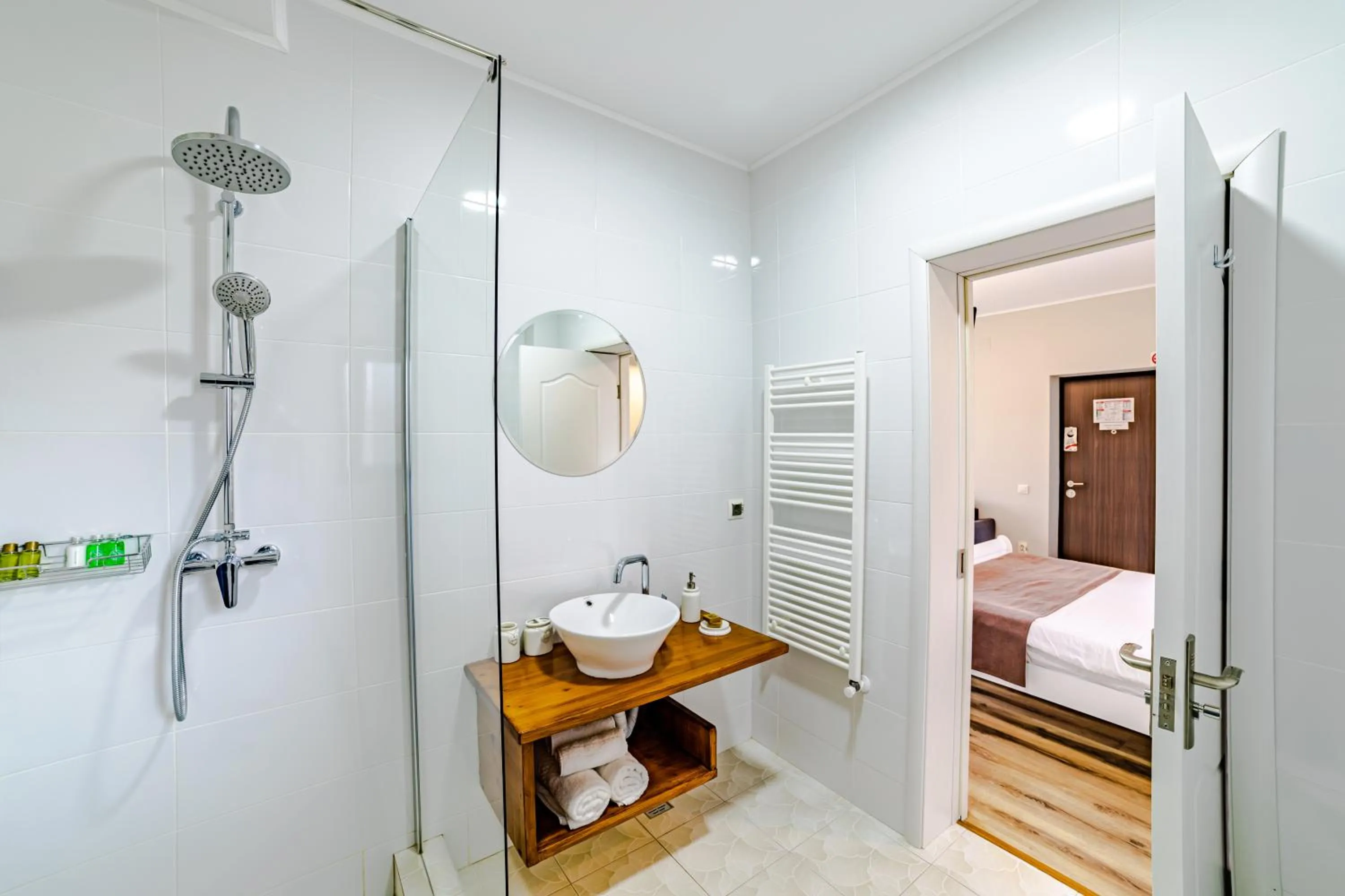 Bathroom, Bed in Yael Luxury Apartments 2