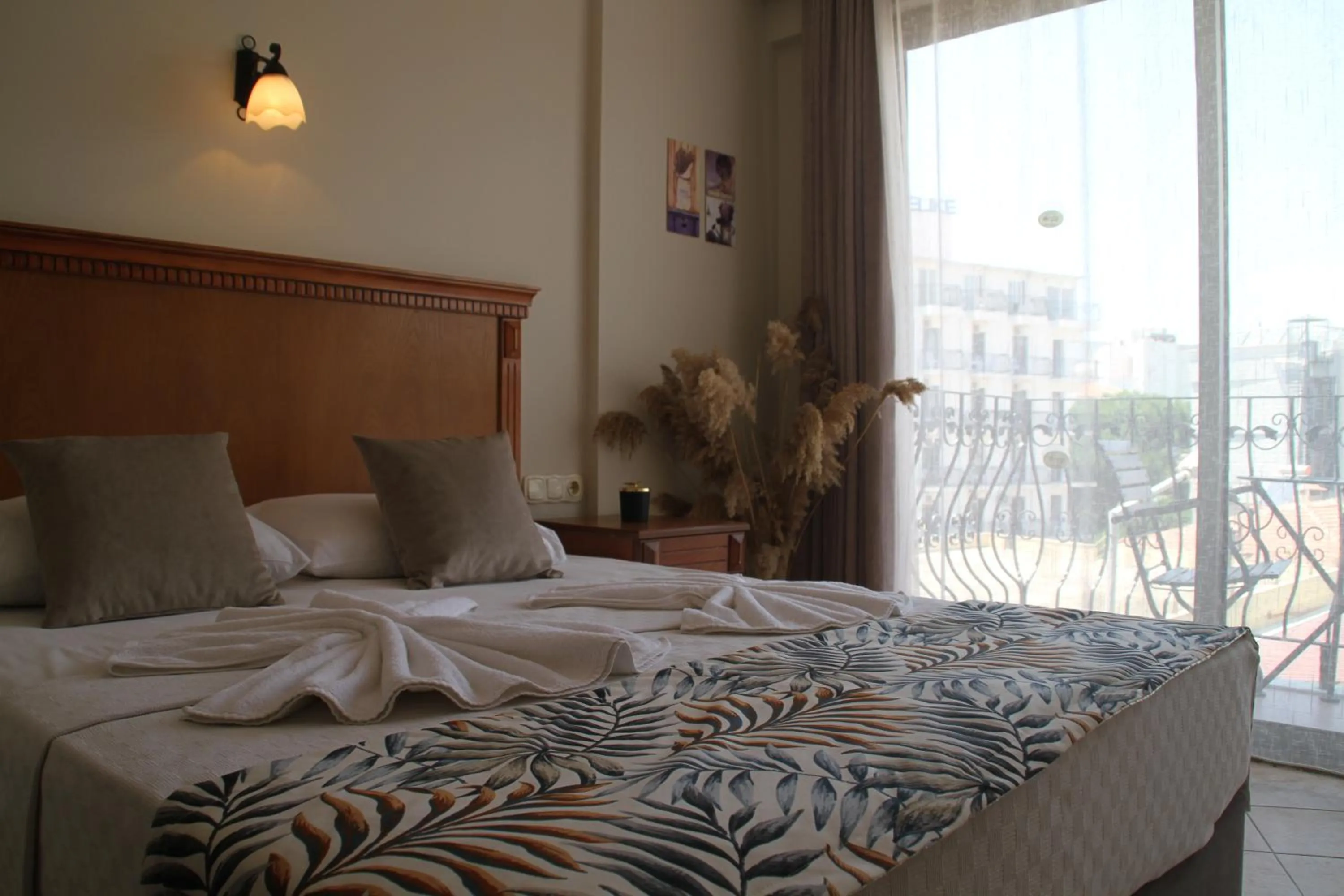 Bed in Rosy Suites Hotel