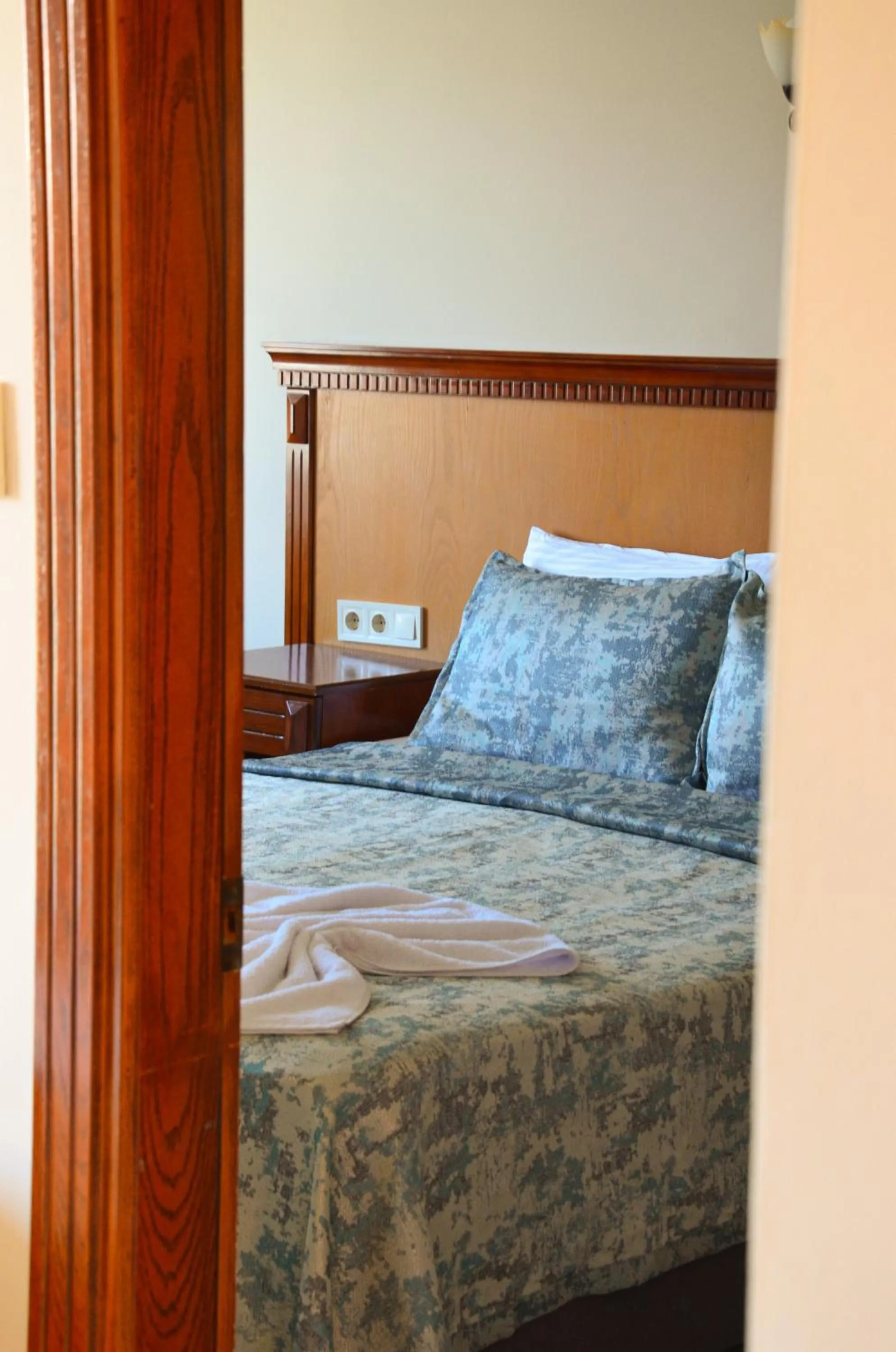 Bed in Rosy Suites Hotel