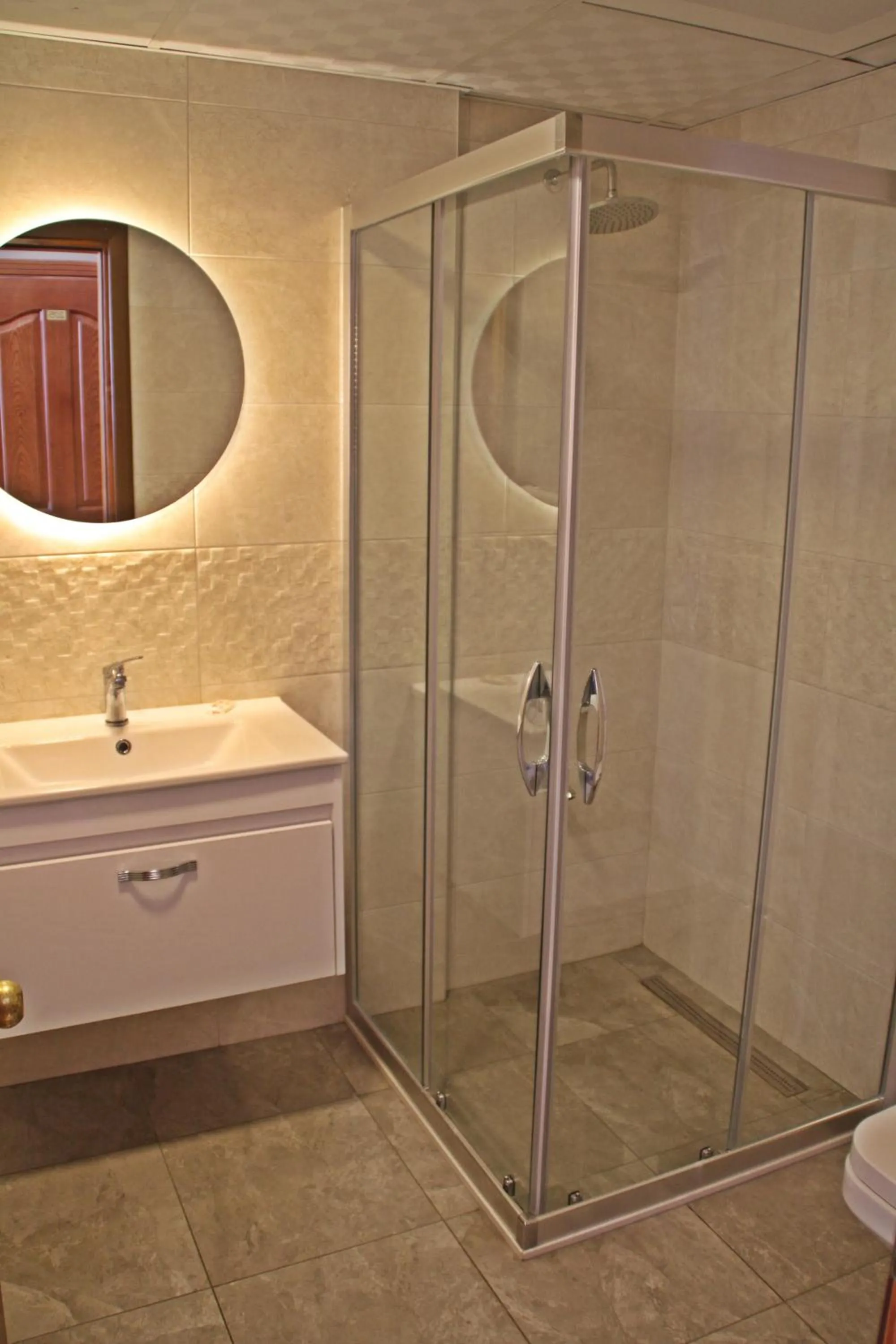 Shower in Rosy Suites Hotel