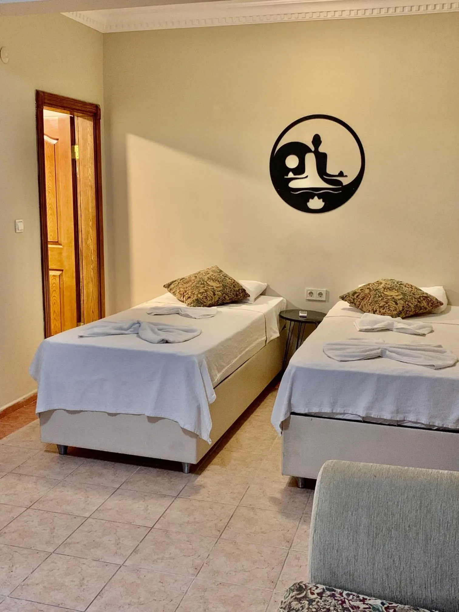 Bedroom, Bed in Rosy Suites Hotel