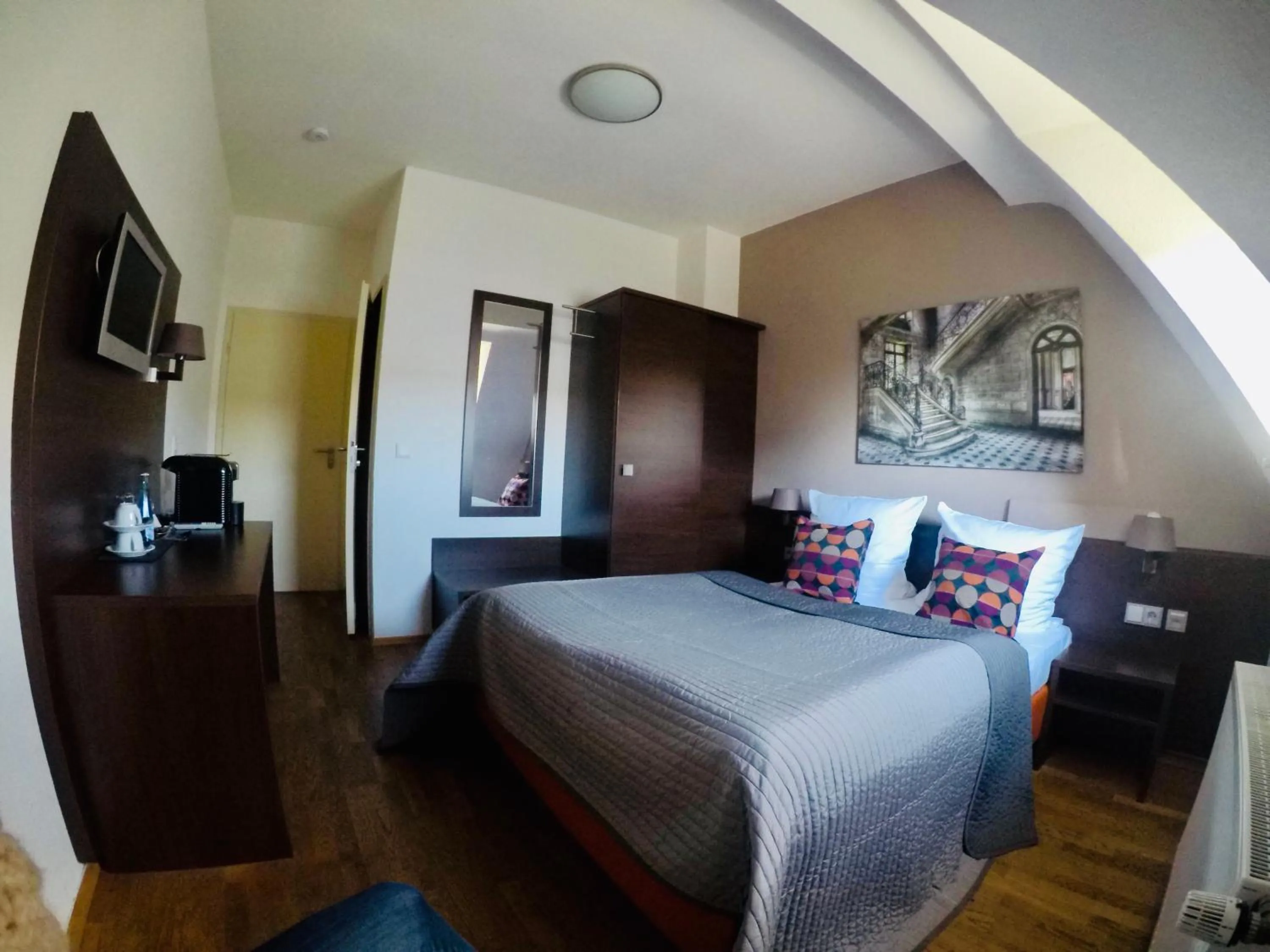 Photo of the whole room, Bed in DAS Steeps Ihr Brauhaus und Hotel