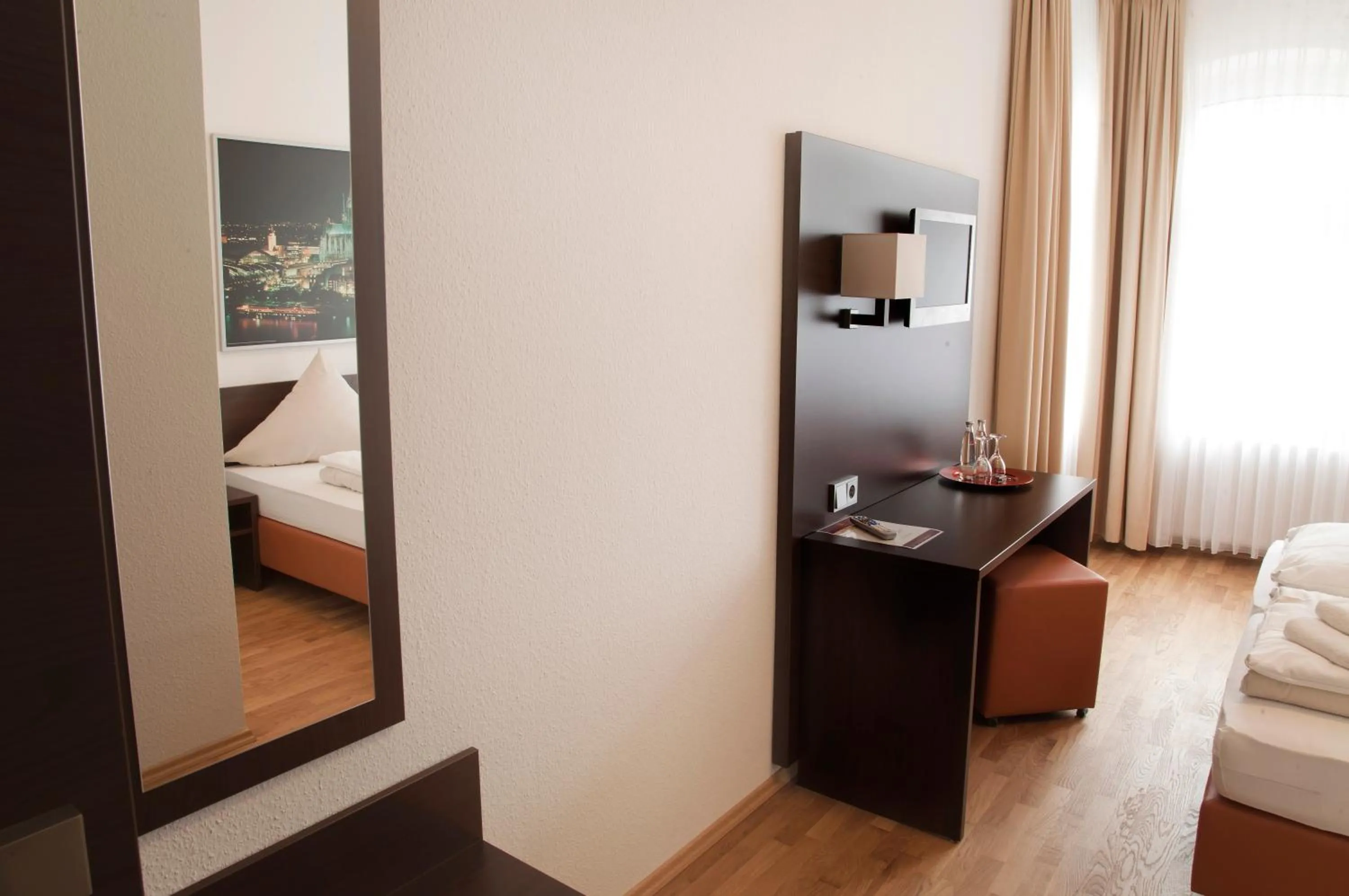 Communal lounge/ TV room, Bed in DAS Steeps Ihr Brauhaus und Hotel