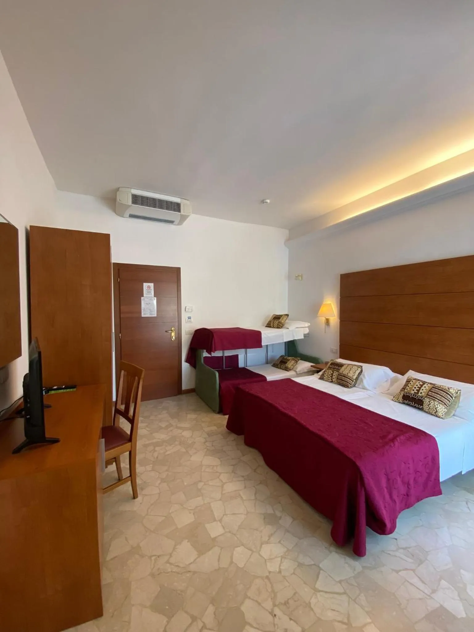 Photo of the whole room, Bed in Hotel Villa del Parco