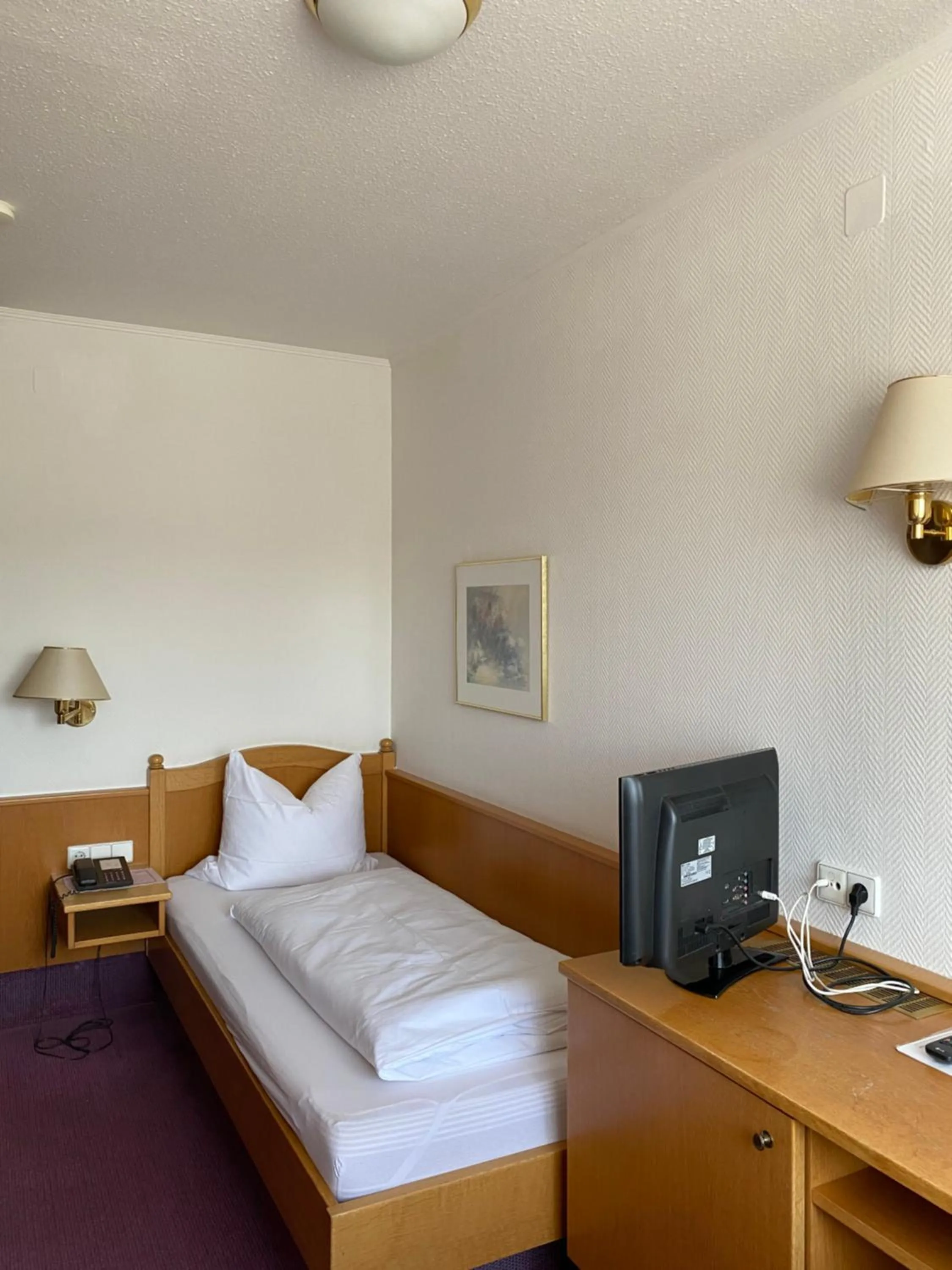 Bed in Hotel-Restaurant Zum Loewen