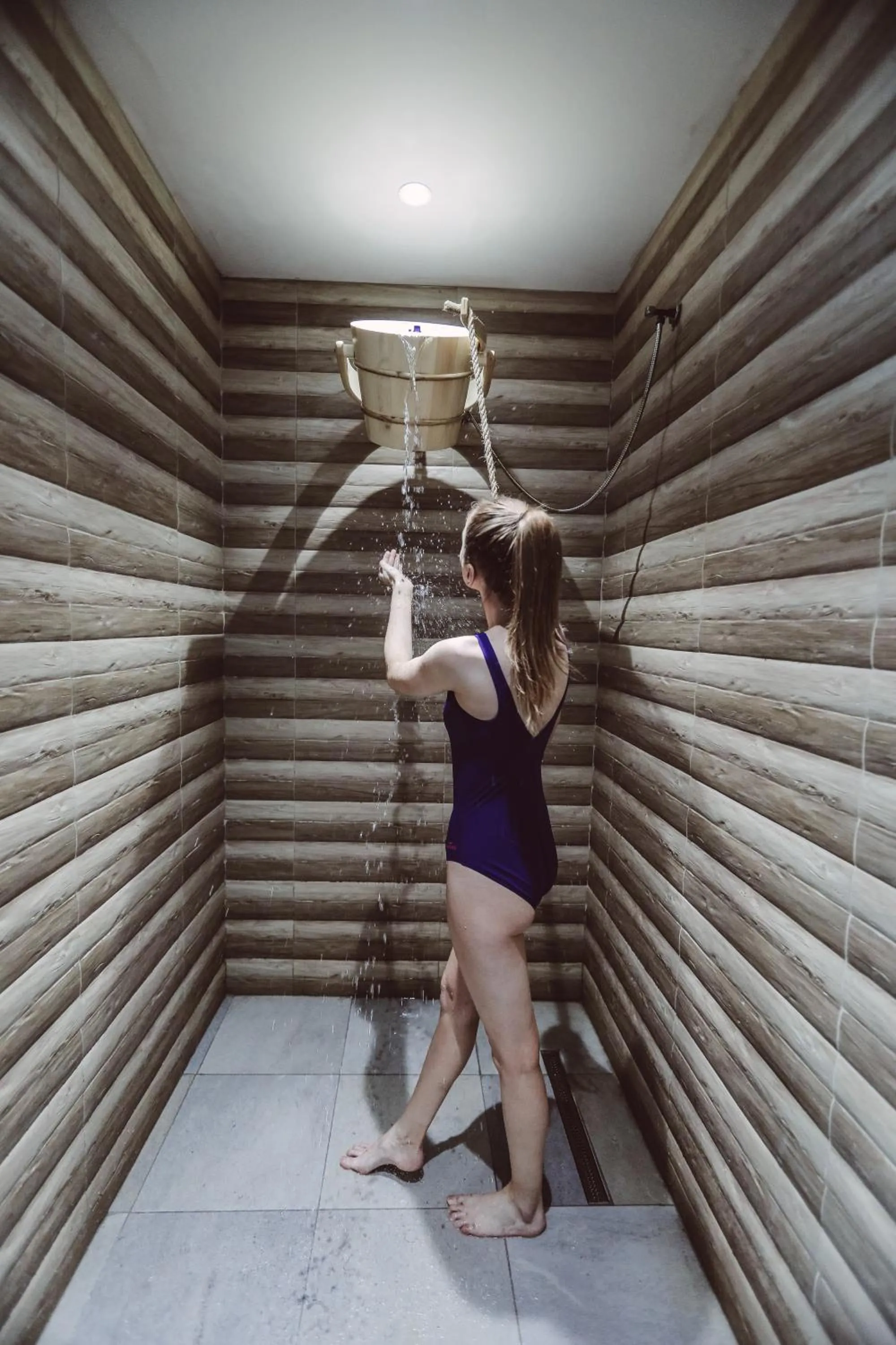 Shower in Bacolux Diana, Herculane