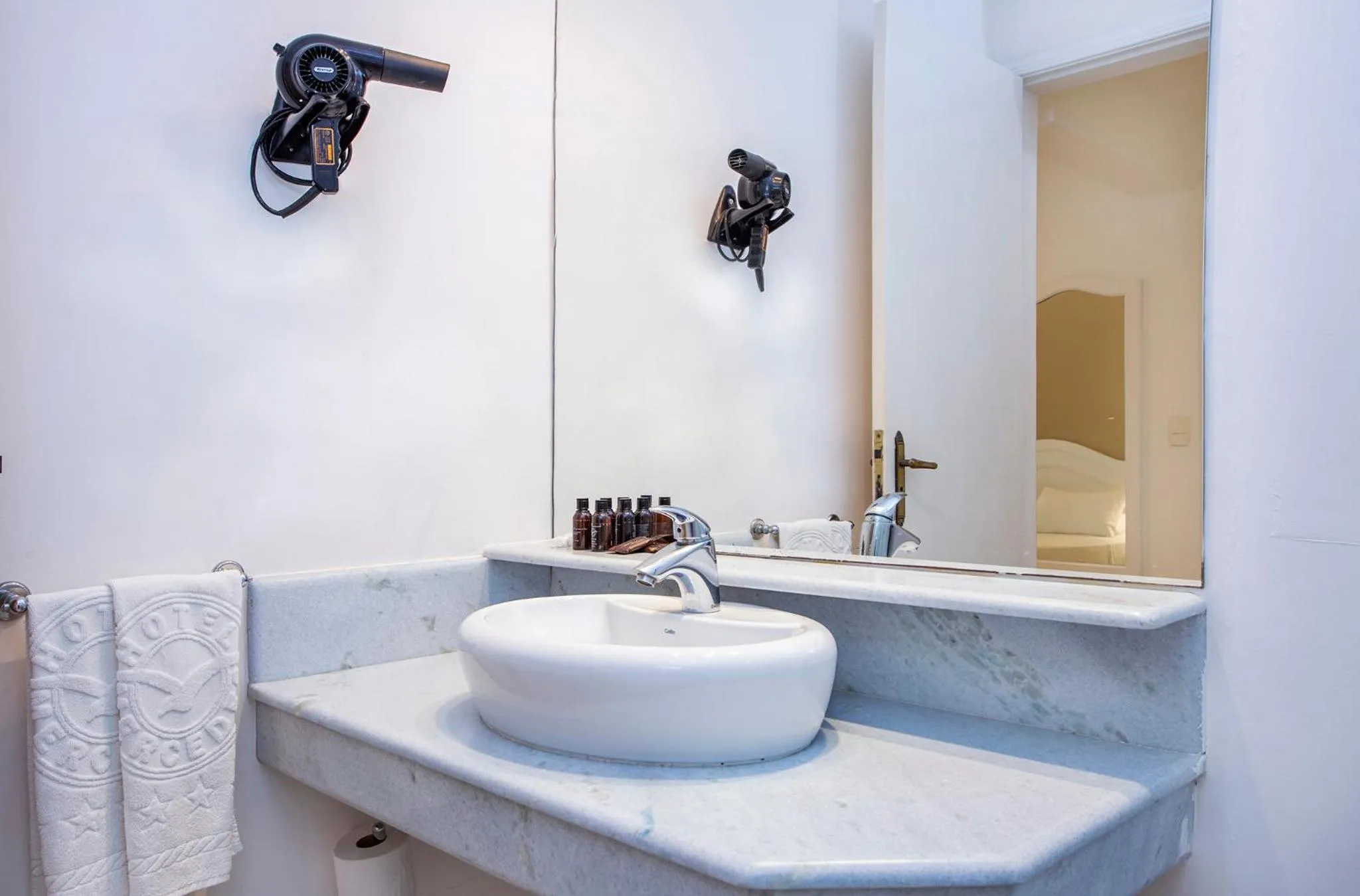 Toilet in Hotel Mercedes