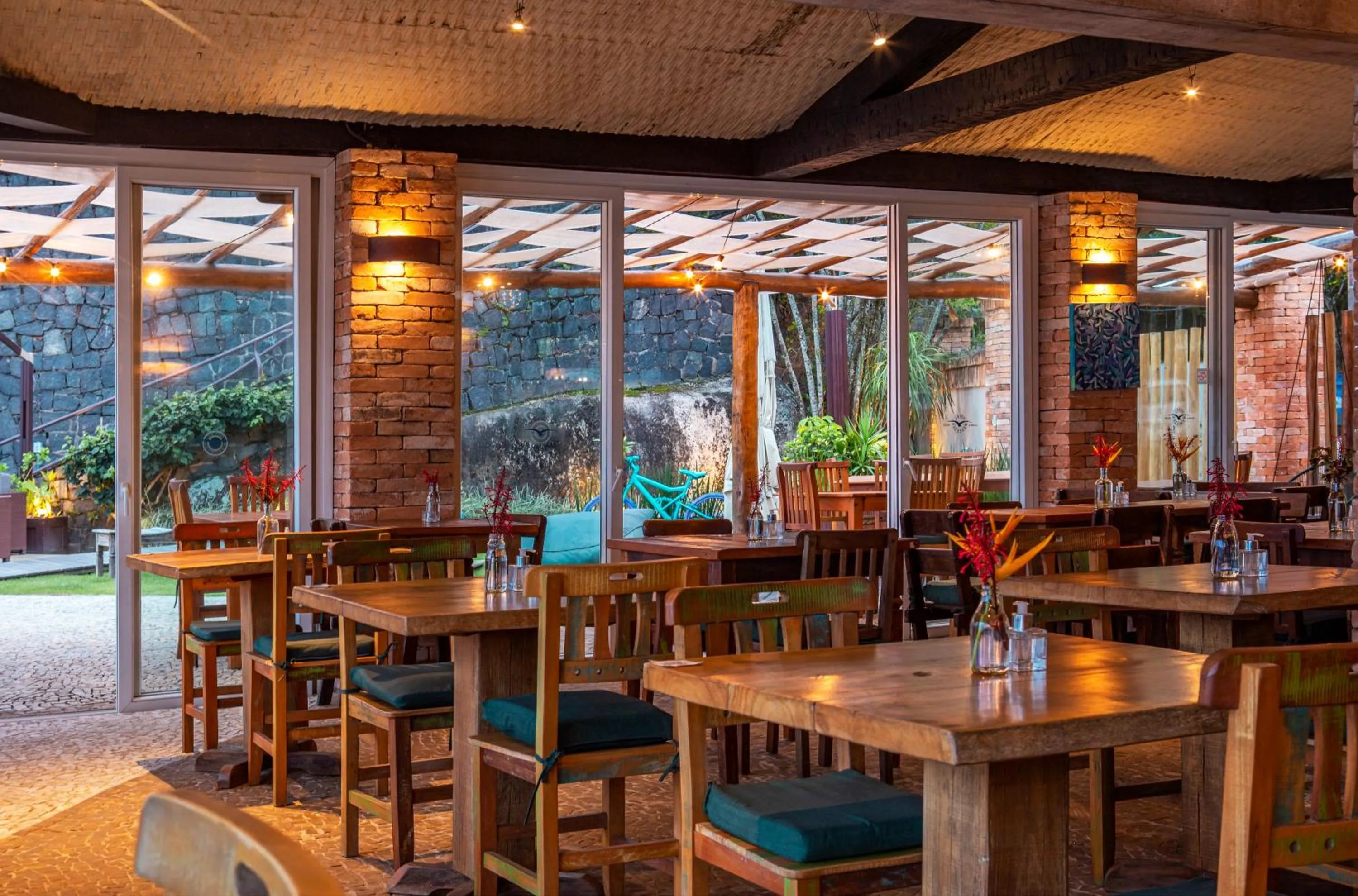 Restaurant/places to eat in Hotel Mercedes