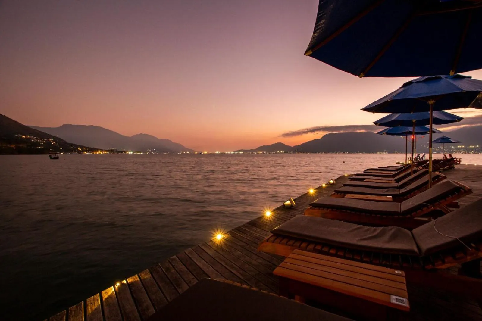 Property building in Hotel Mercedes