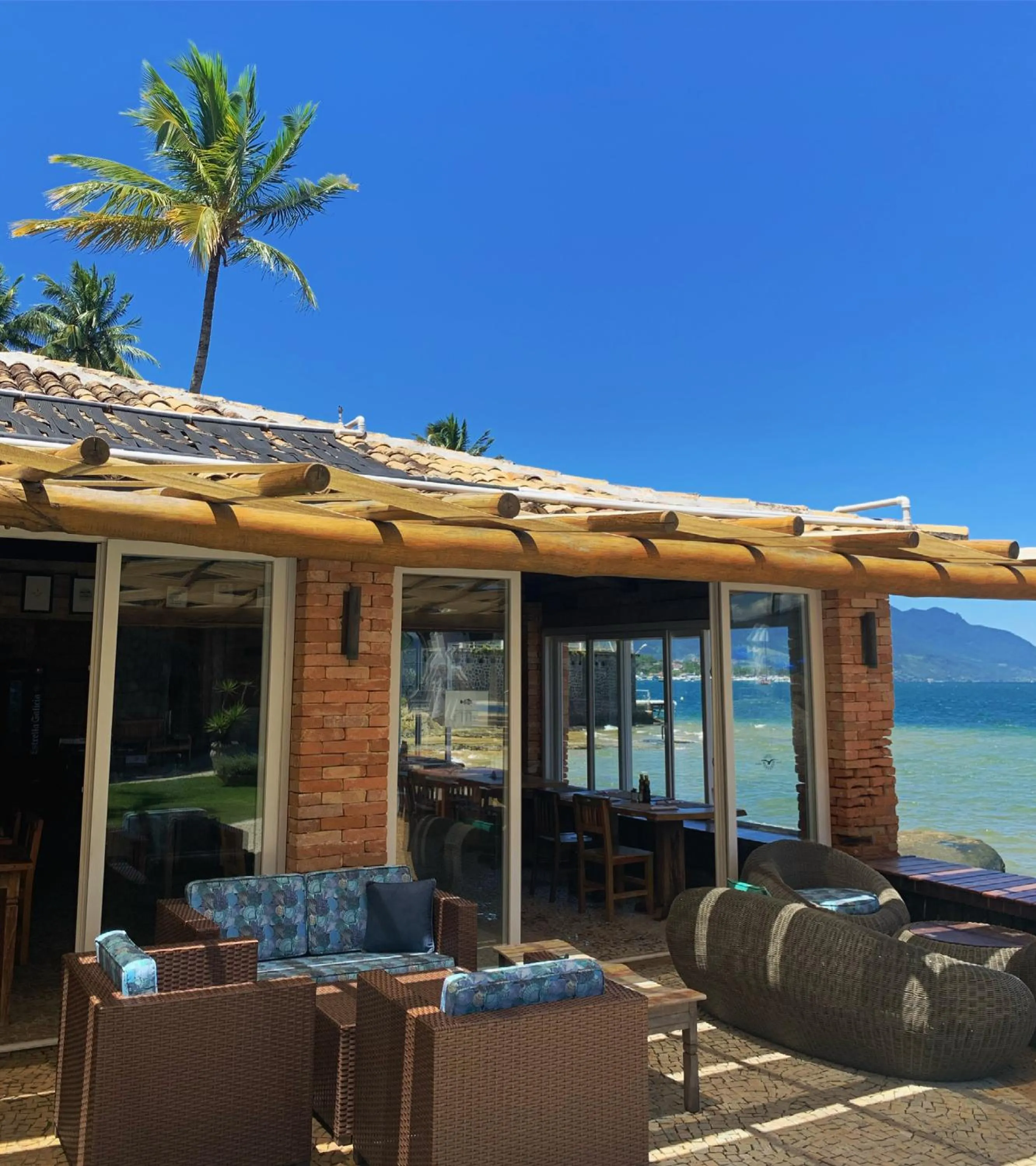 Restaurant/places to eat in Hotel Mercedes