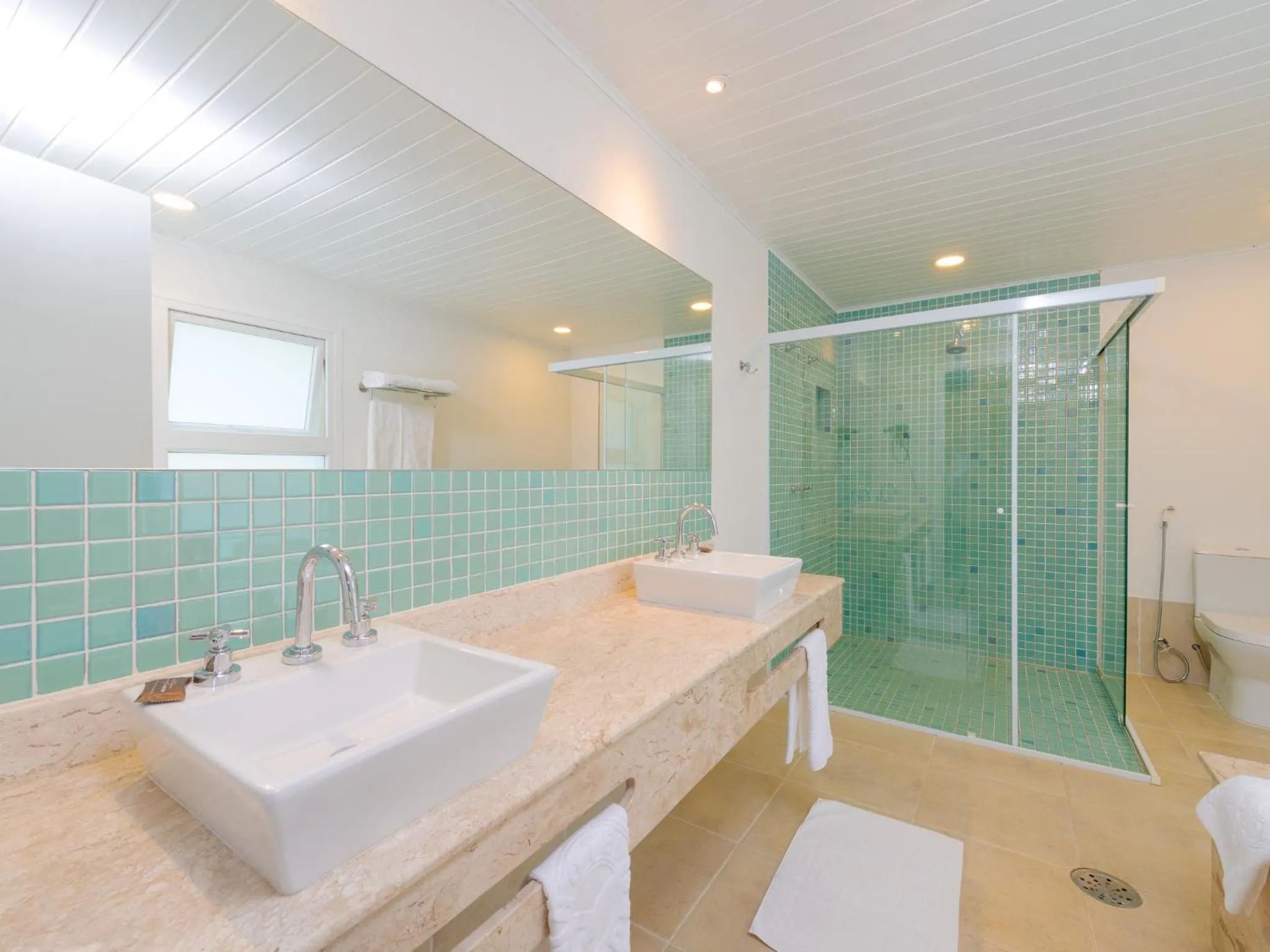 Shower in Hotel Mercedes