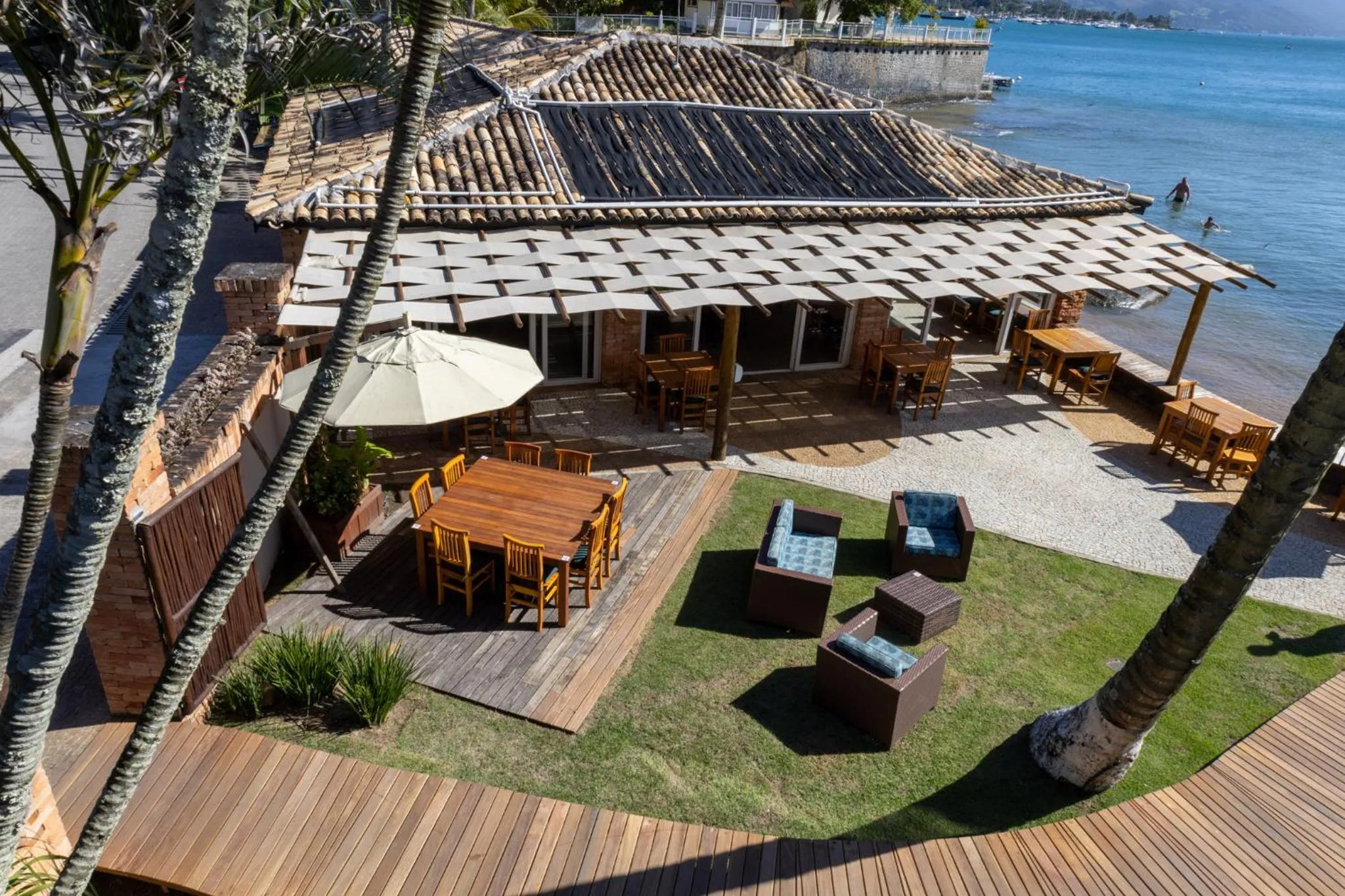 Restaurant/places to eat in Hotel Mercedes