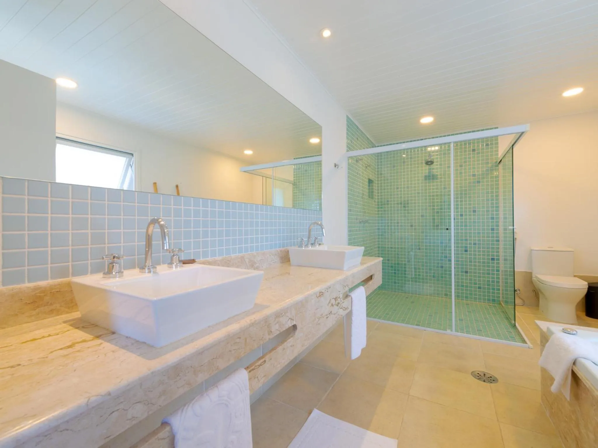 Toilet in Hotel Mercedes