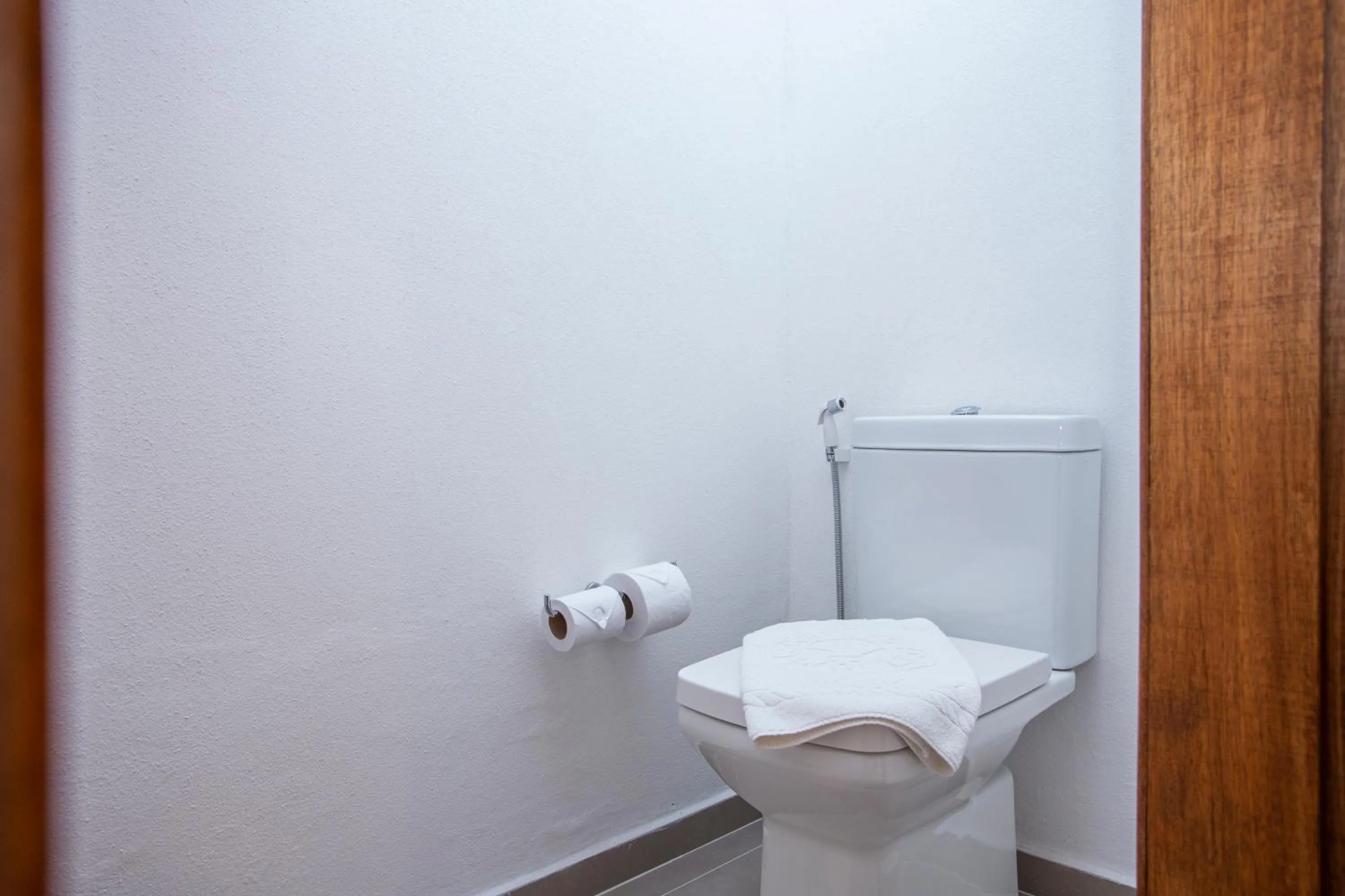 Toilet in Hotel Mercedes