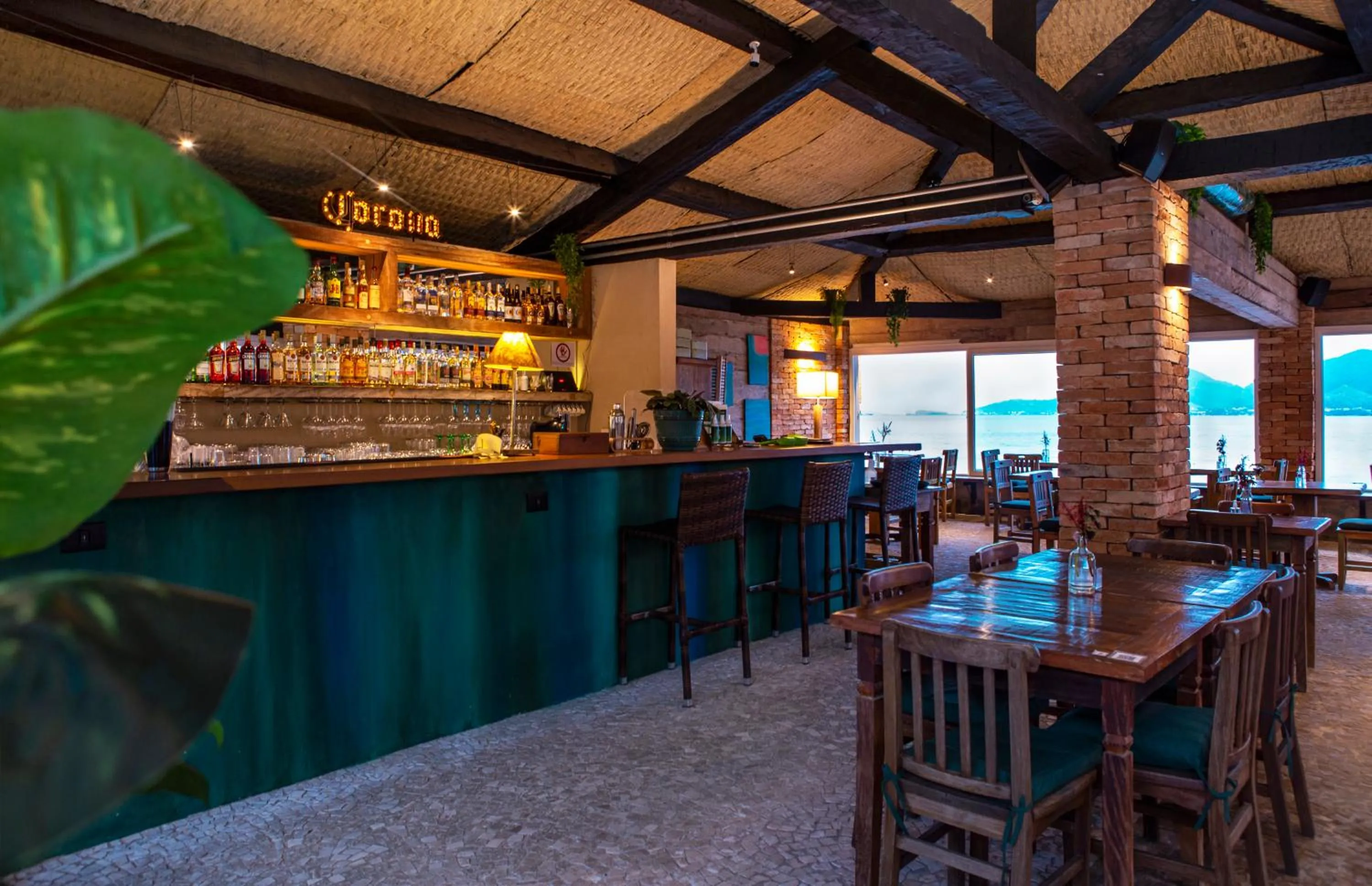 Restaurant/places to eat in Hotel Mercedes