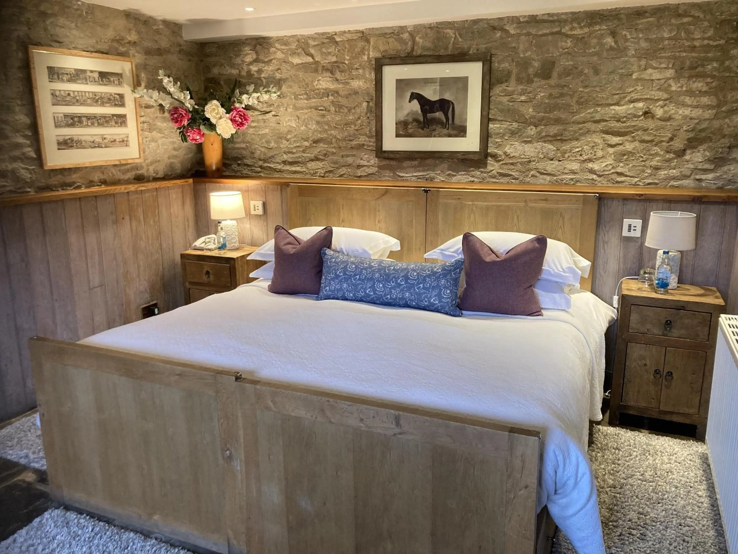 Bedroom, Bed in Old Downton Lodge