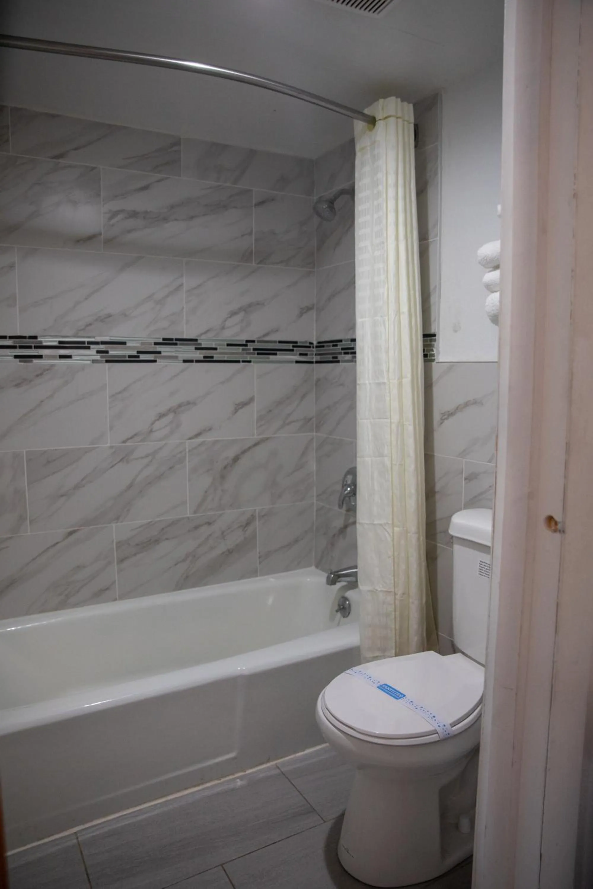 Bath in Americas Best Value Inn Vandalia