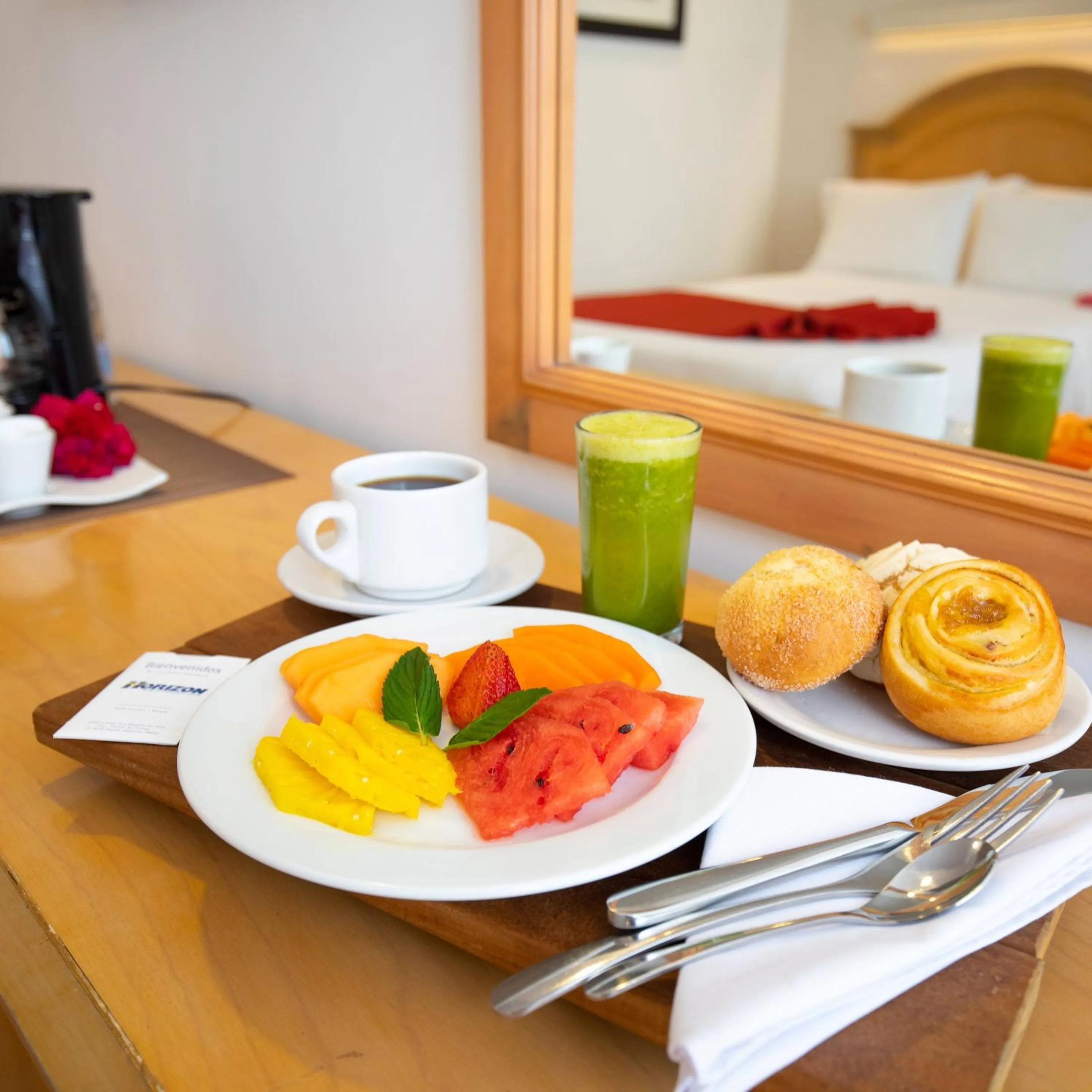 Breakfast, Bed in Hotel Horizon & Convention Center