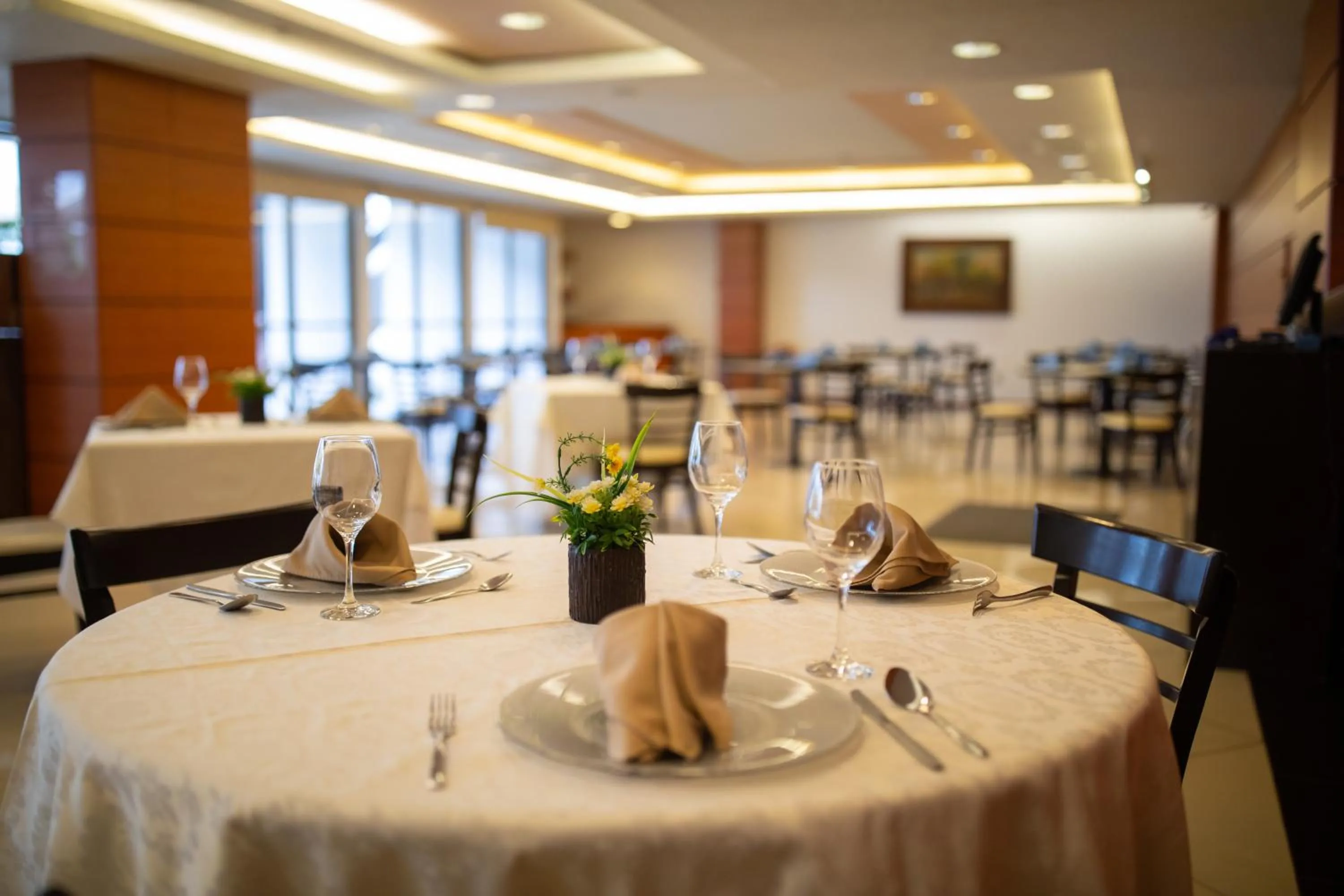 Restaurant/places to eat in Hotel Horizon & Convention Center
