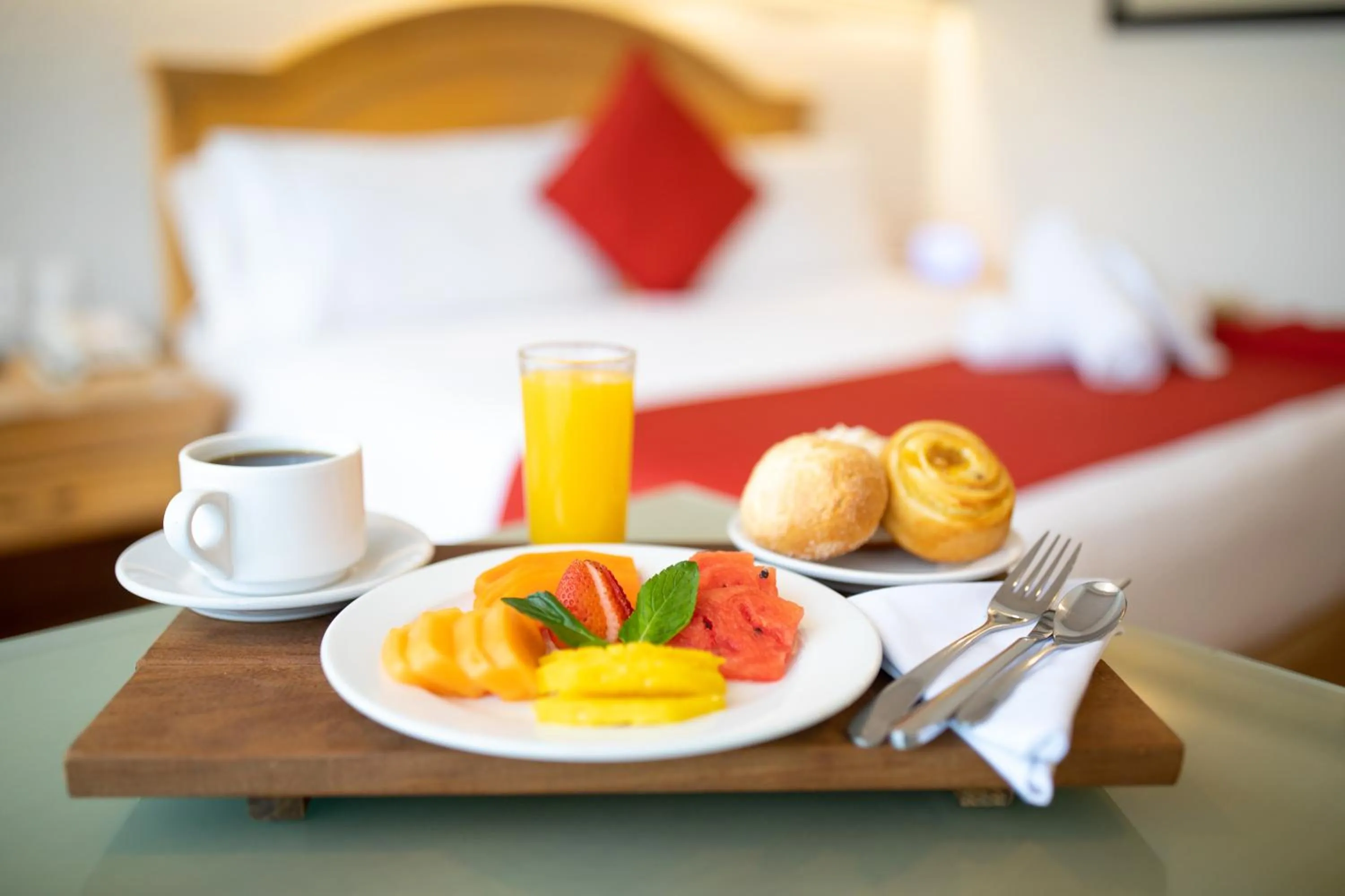 Breakfast, Bed in Hotel Horizon & Convention Center