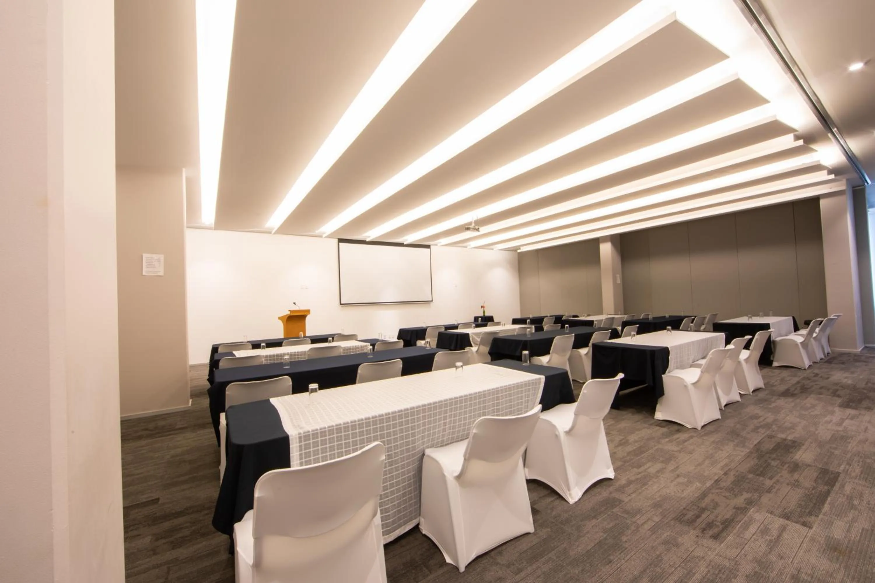 Meeting/conference room in Hotel Horizon & Convention Center