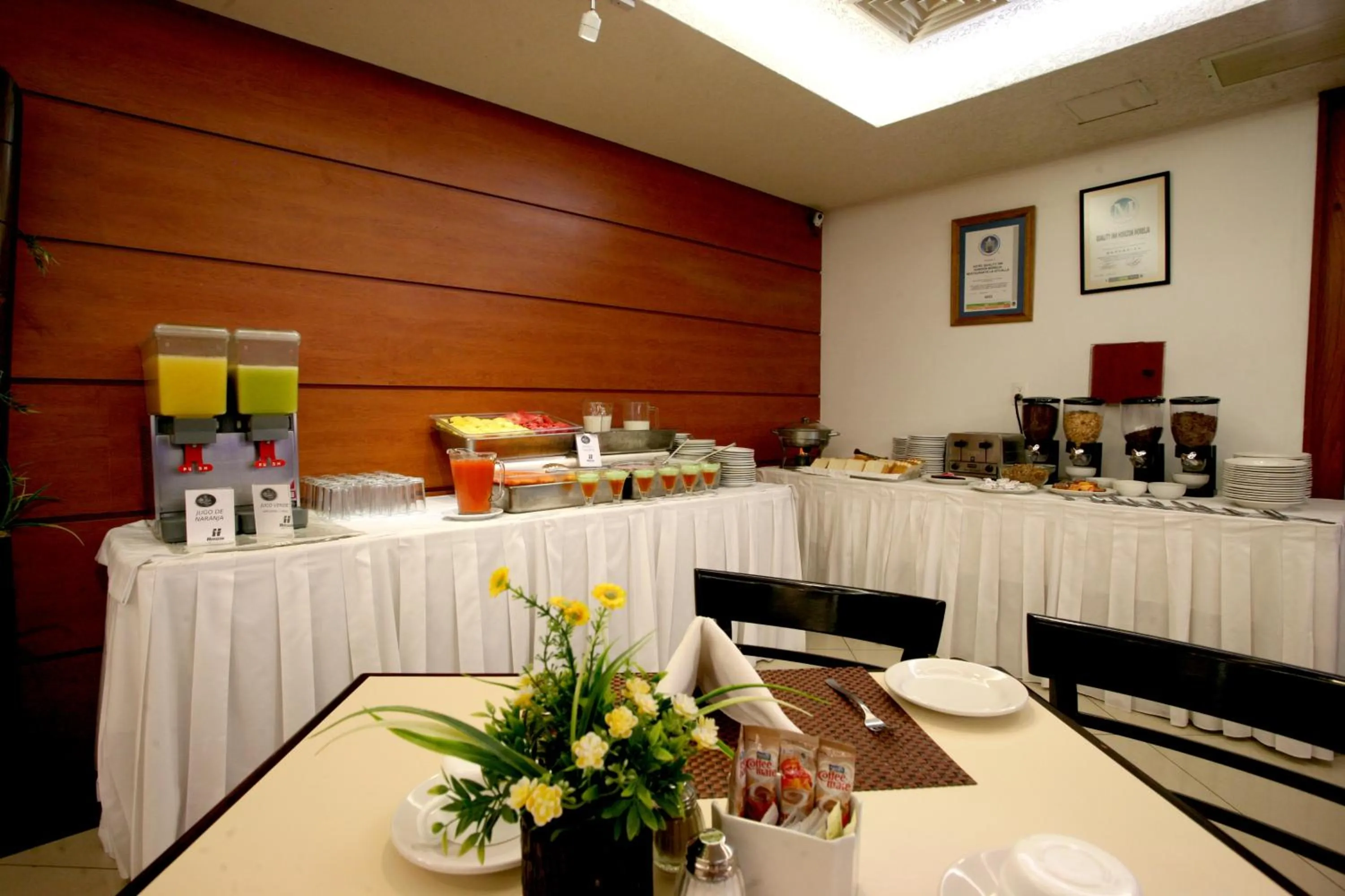 Restaurant/places to eat in Hotel Horizon & Convention Center