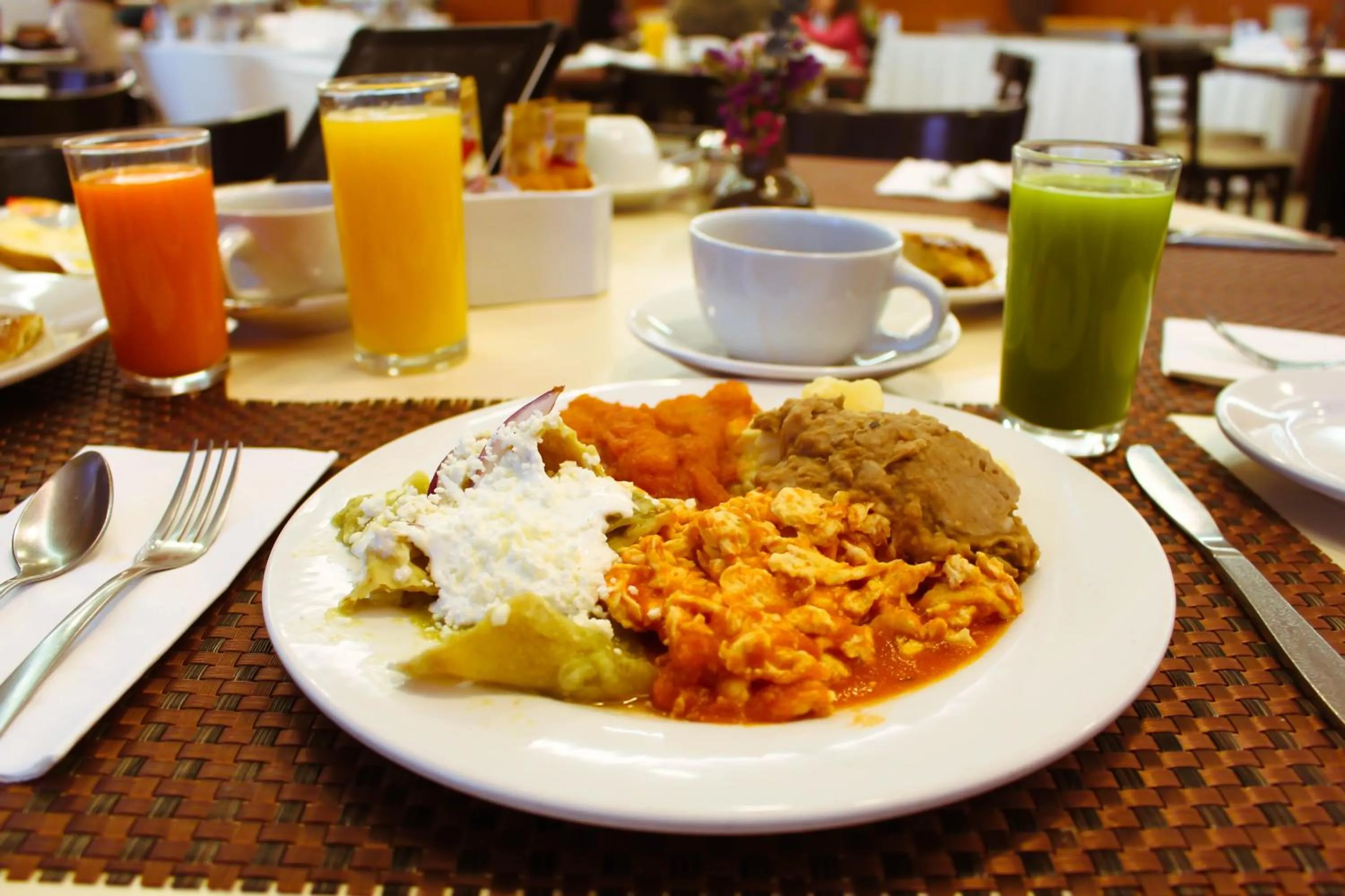 Breakfast in Hotel Horizon & Convention Center