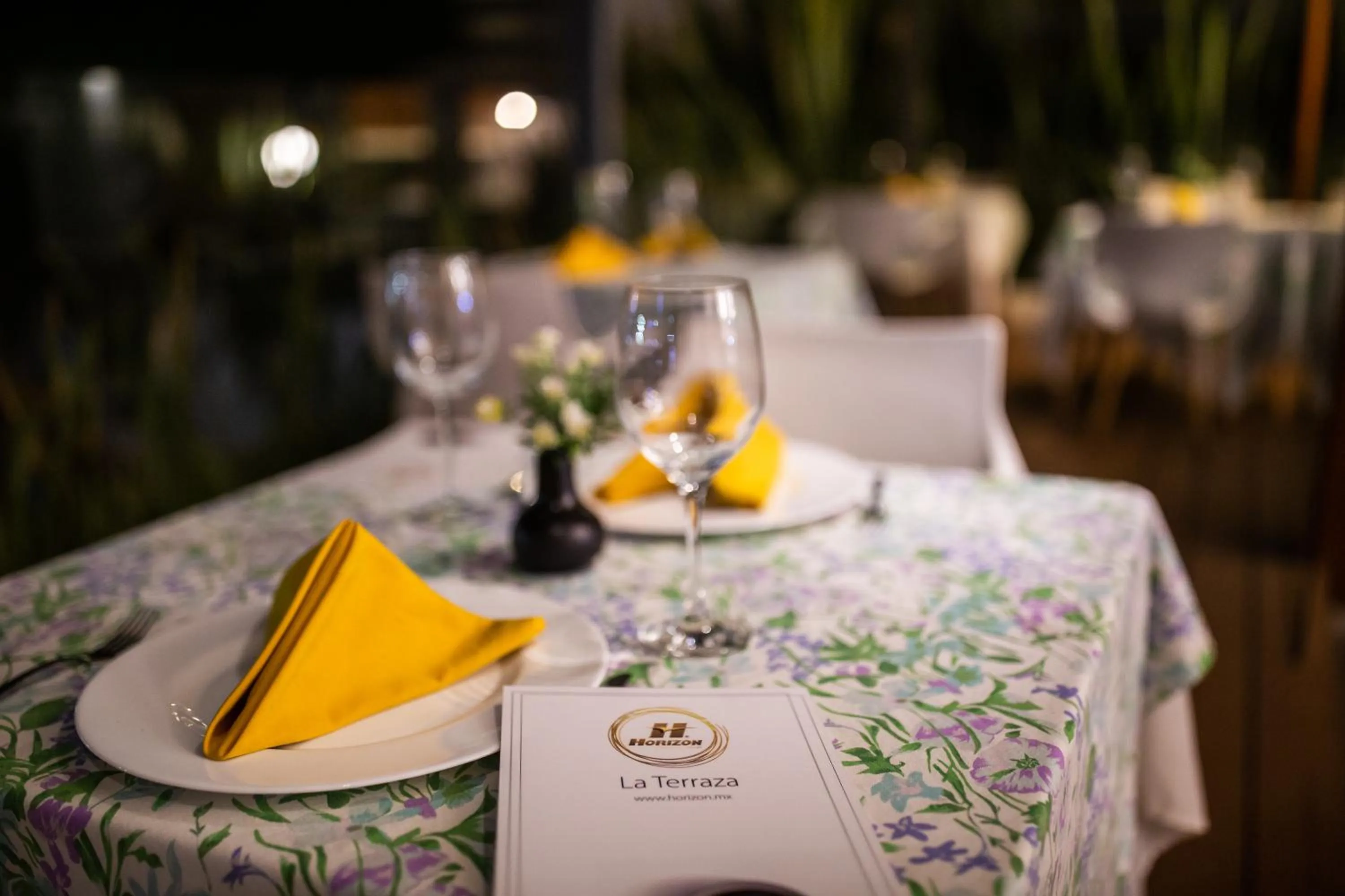 Restaurant/places to eat in Hotel Horizon & Convention Center