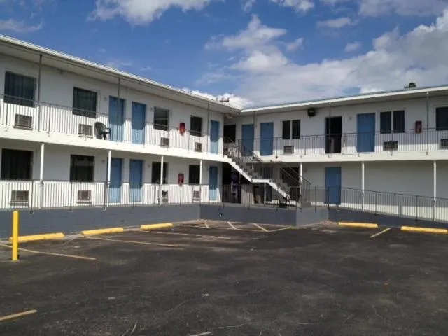 Facade/entrance in Miami Springs Inn