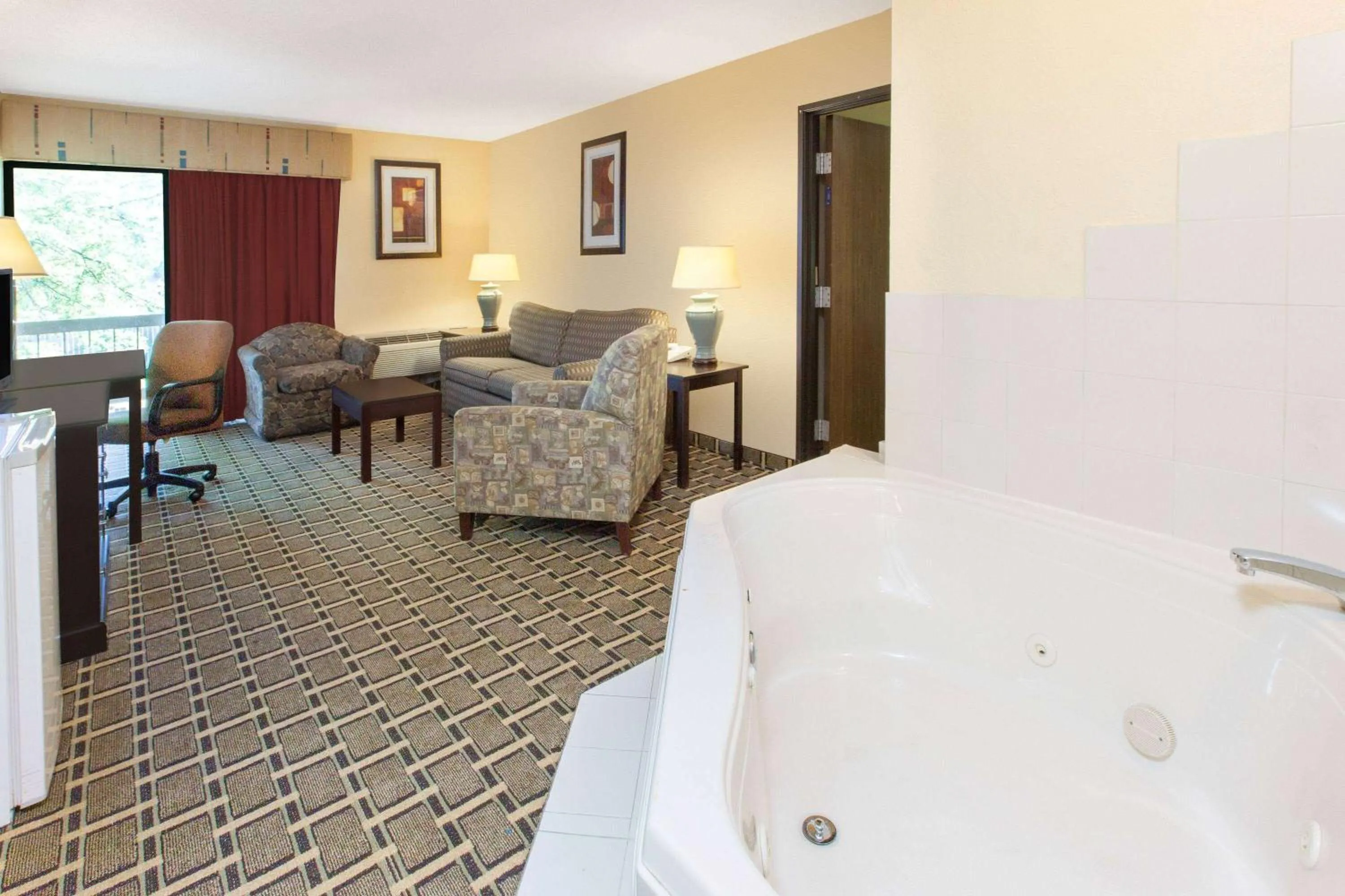 Photo of the whole room, Bed in Days Inn & Suites by Wyndham Madison Heights MI