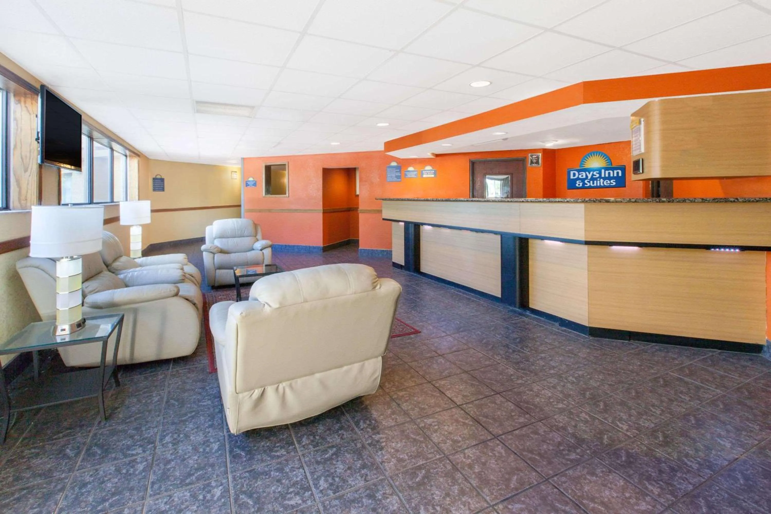 Lobby or reception in Days Inn & Suites by Wyndham Madison Heights MI