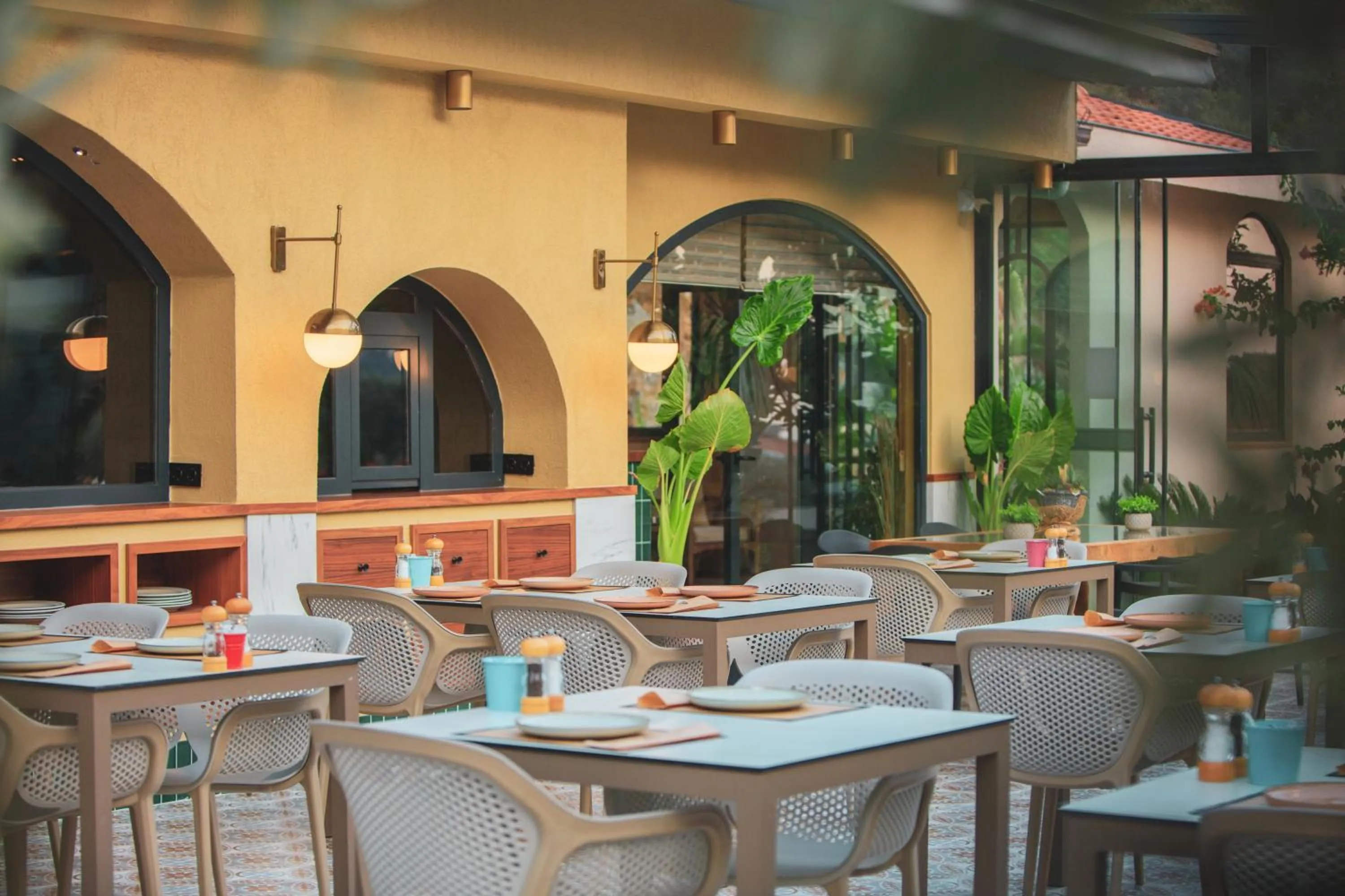 Restaurant/places to eat in Z Exclusive Hotel and Villas