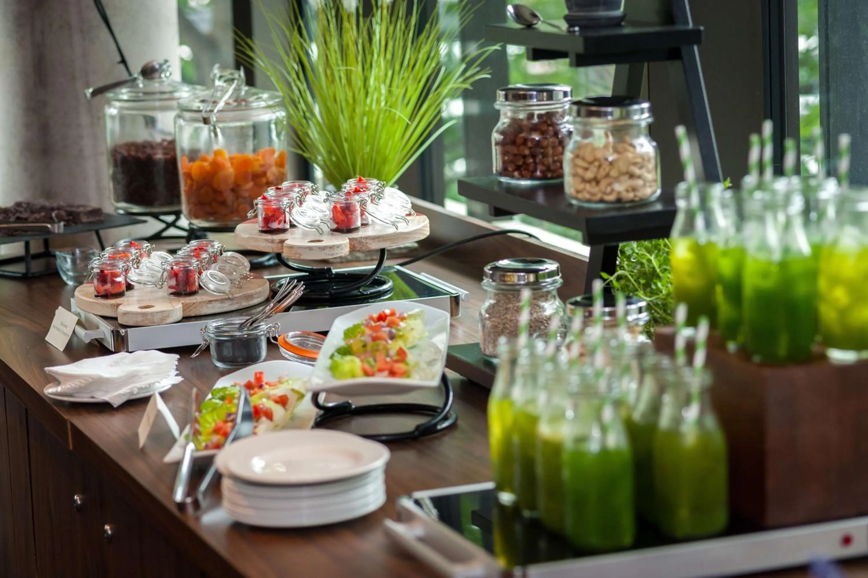 Dining area in Hilton London Tower Bridge