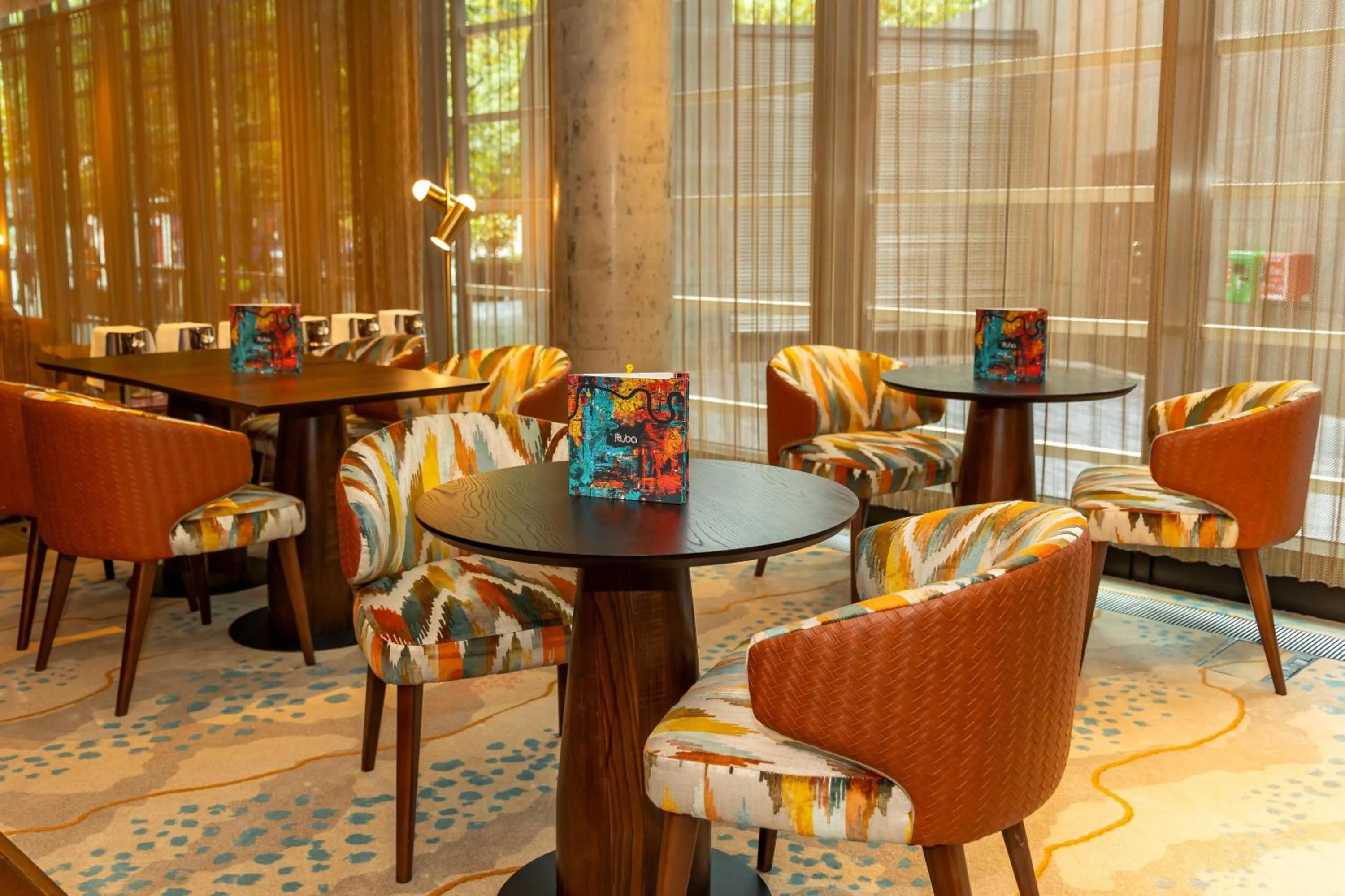 Lounge or bar in Hilton London Tower Bridge