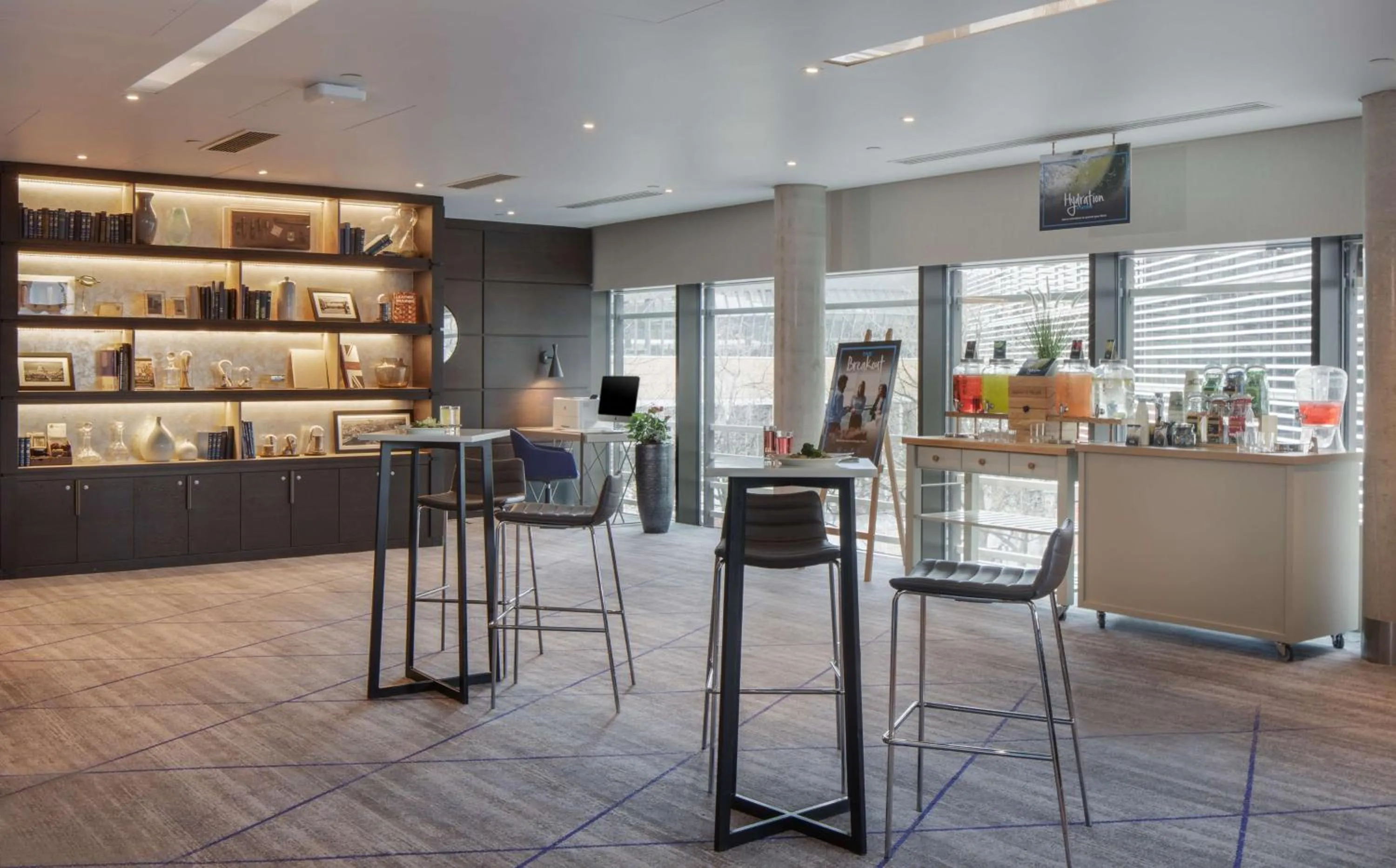Lobby or reception in Hilton London Tower Bridge