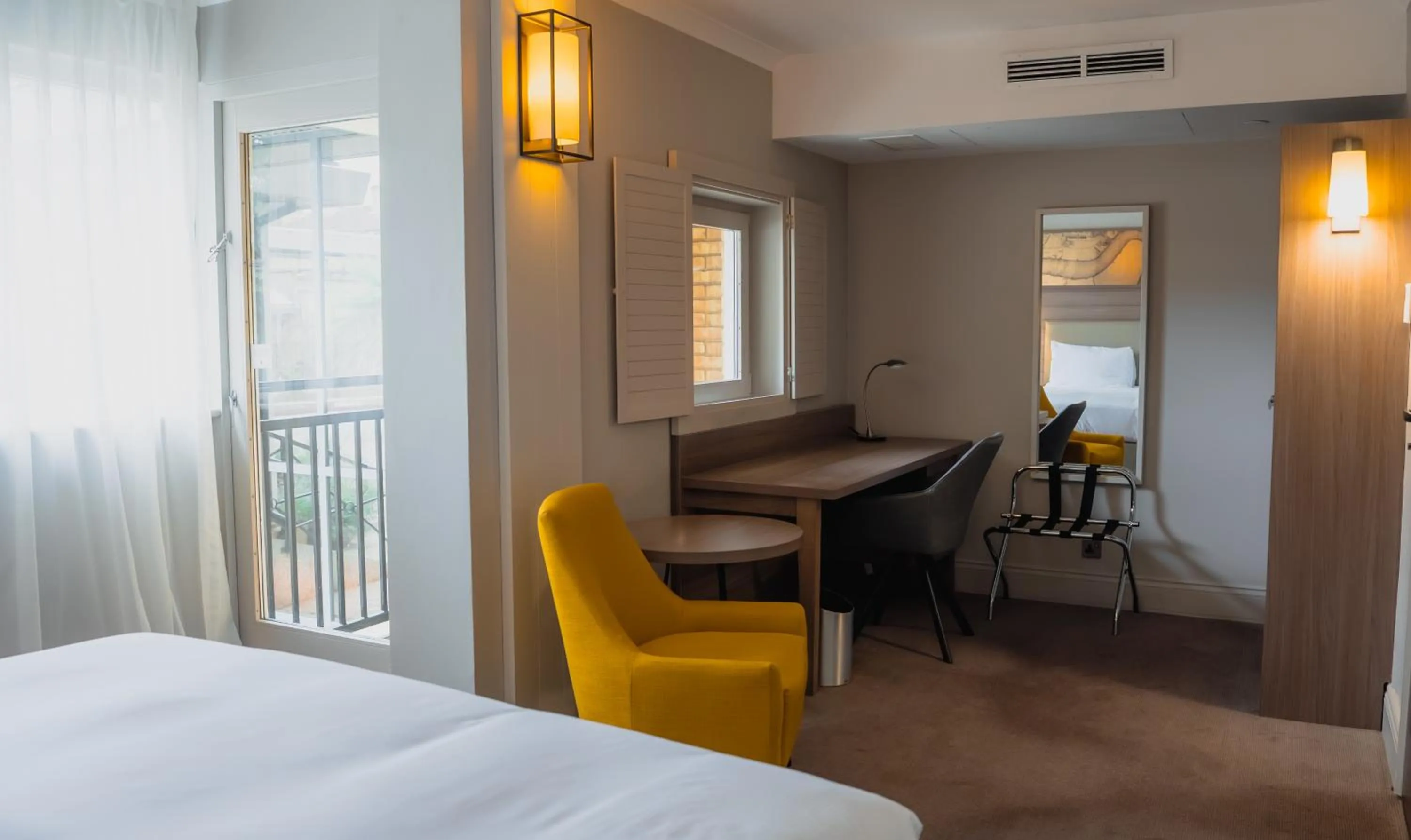 Bedroom, Bed in a&o London Docklands Riverside