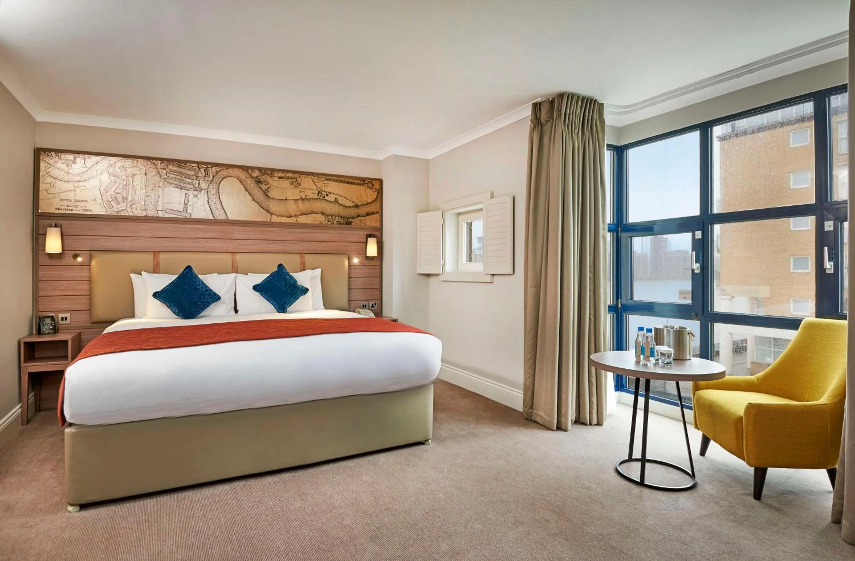 Bed in DoubleTree by Hilton London – Docklands Riverside
